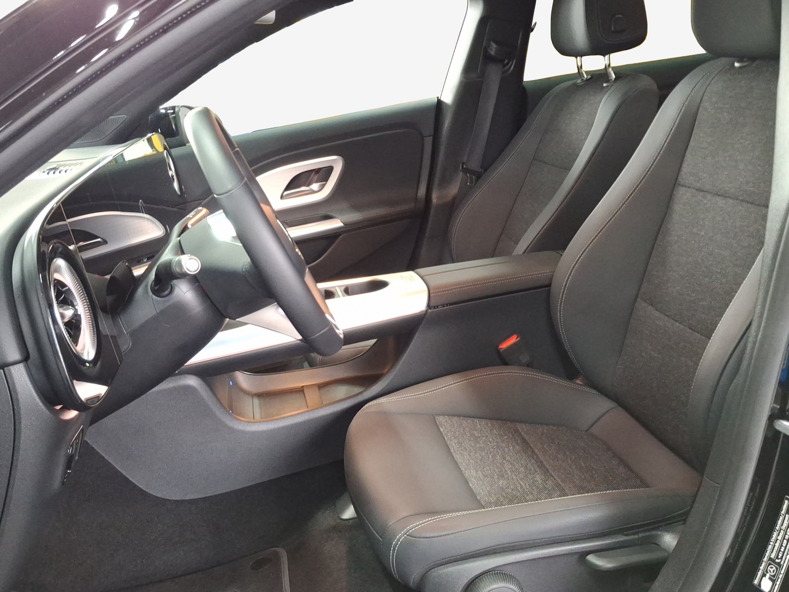 MERCEDES-BENZ CLA 180 8G-DCT-image-7