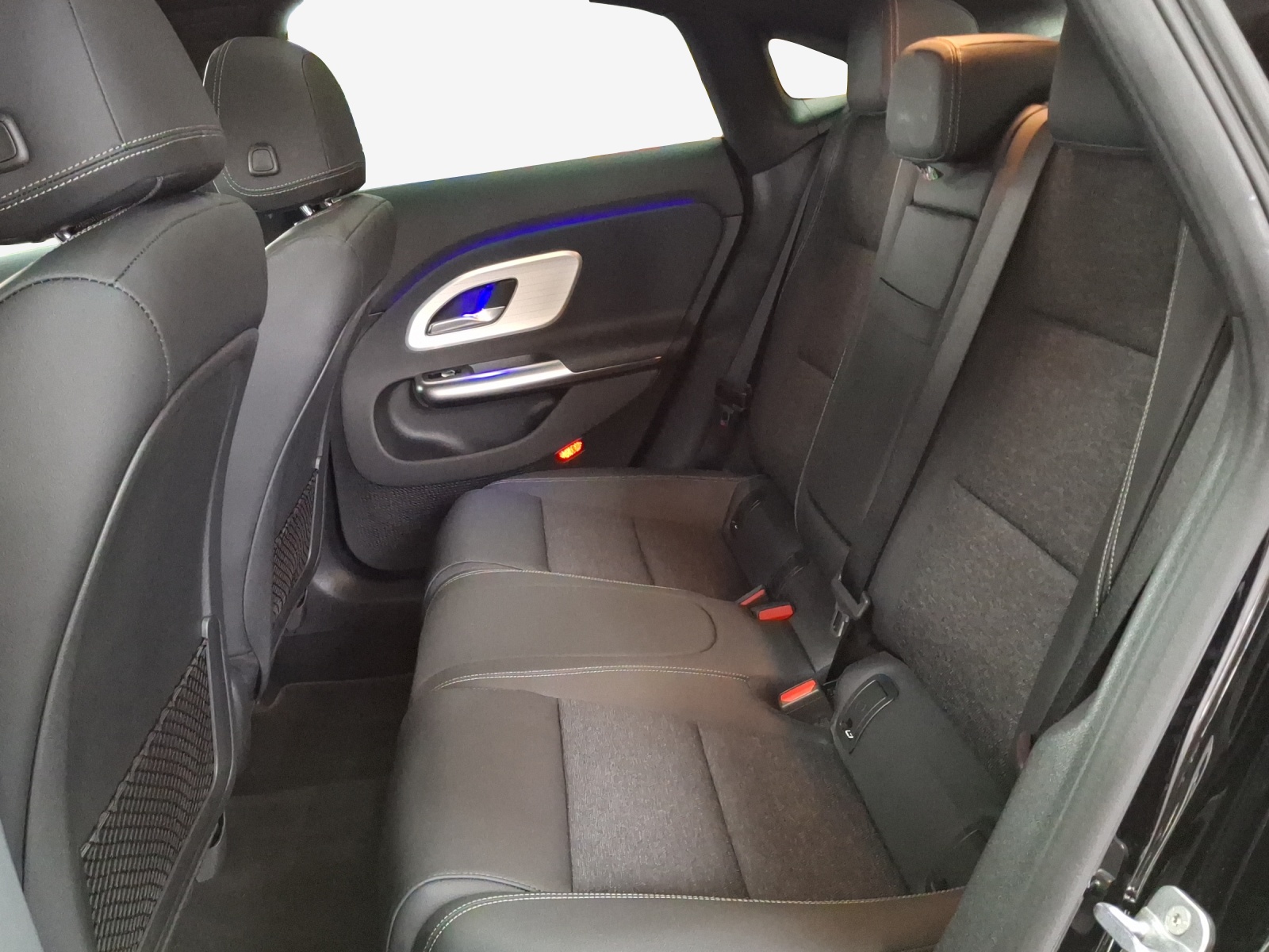 MERCEDES-BENZ CLA 180 8G-DCT-image-11