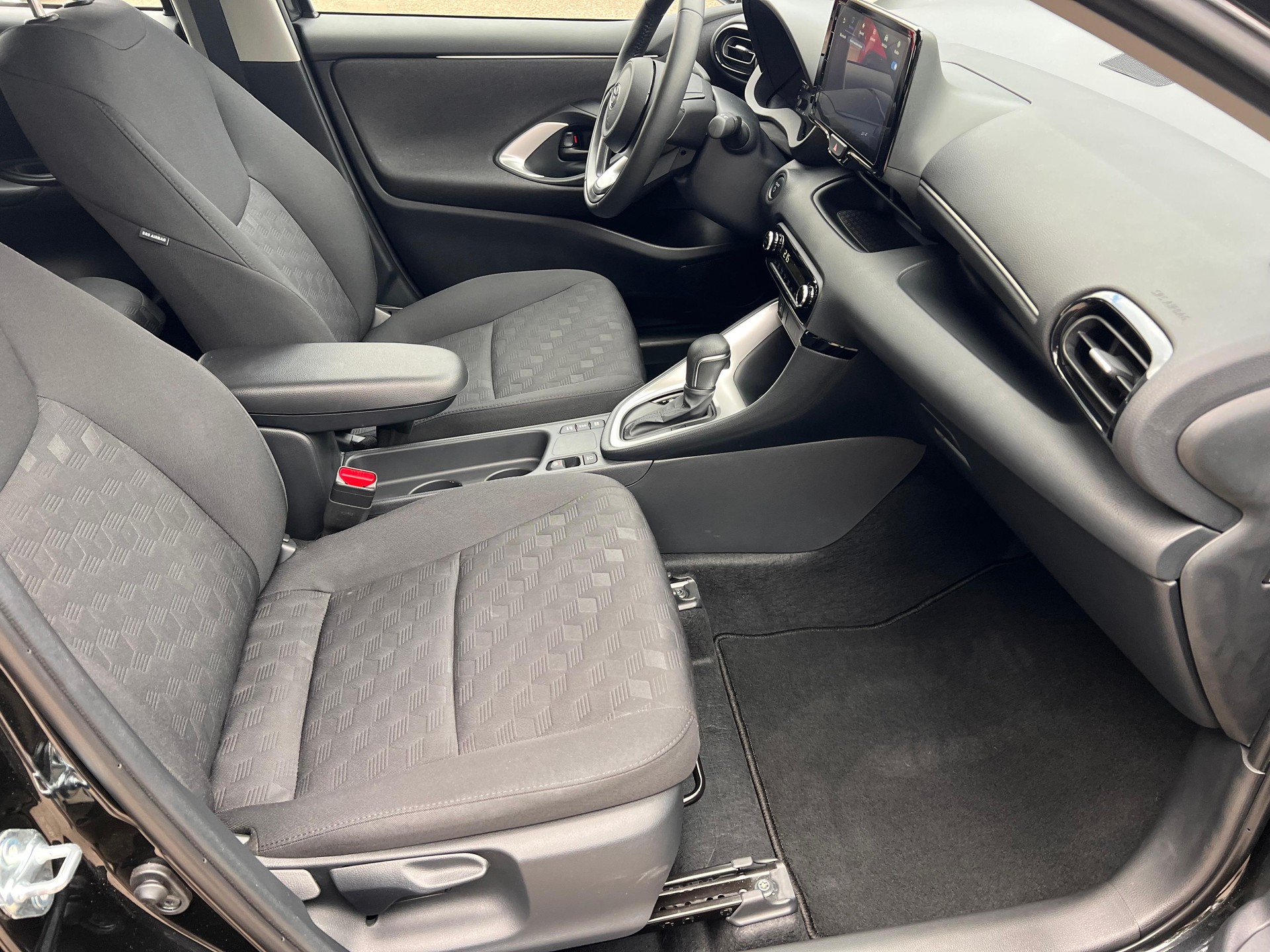 TOYOTA Yaris 1.5 VVT-i HSD Comfort-image-12