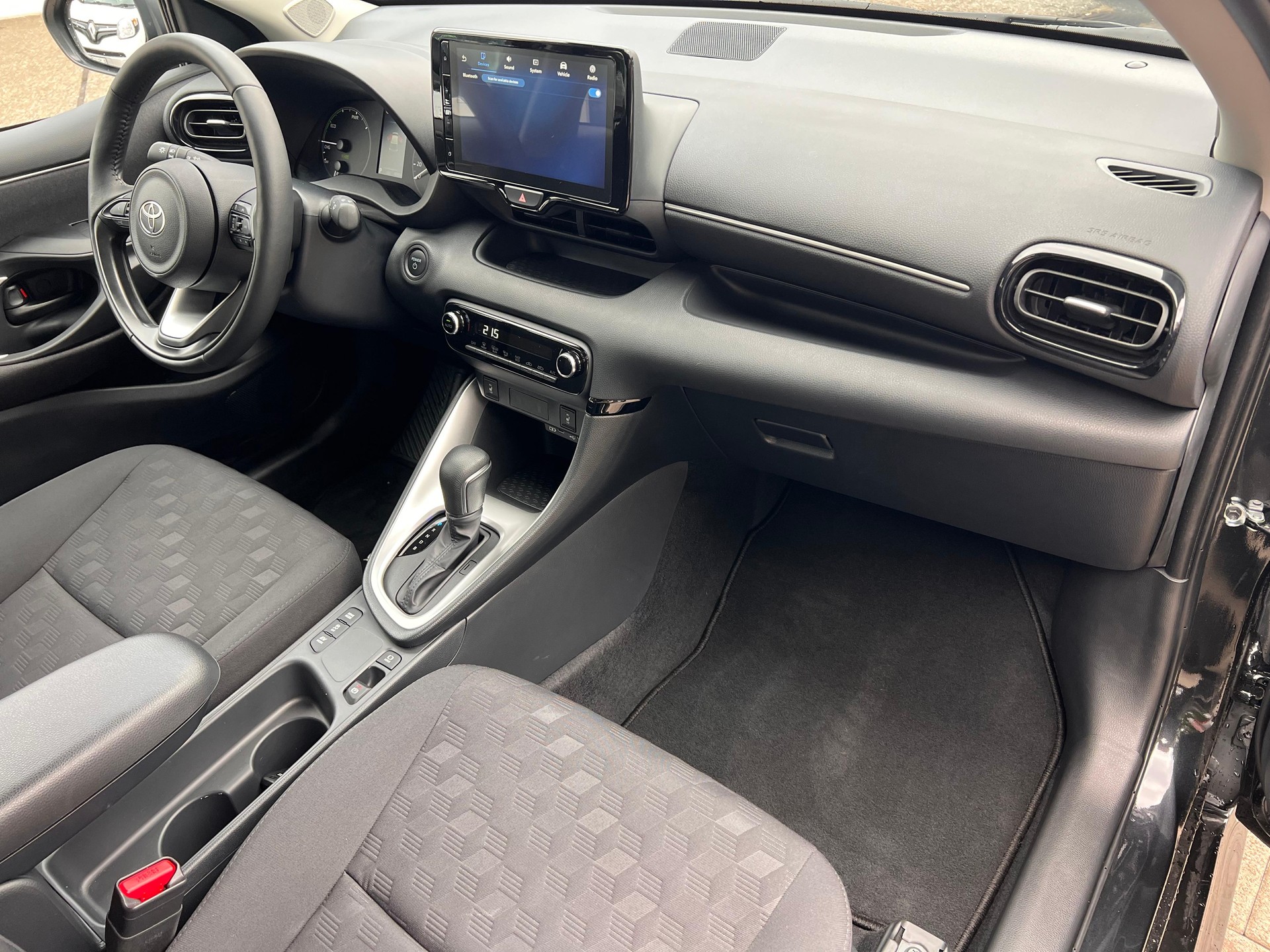 TOYOTA Yaris 1.5 VVT-i HSD Comfort-image-13