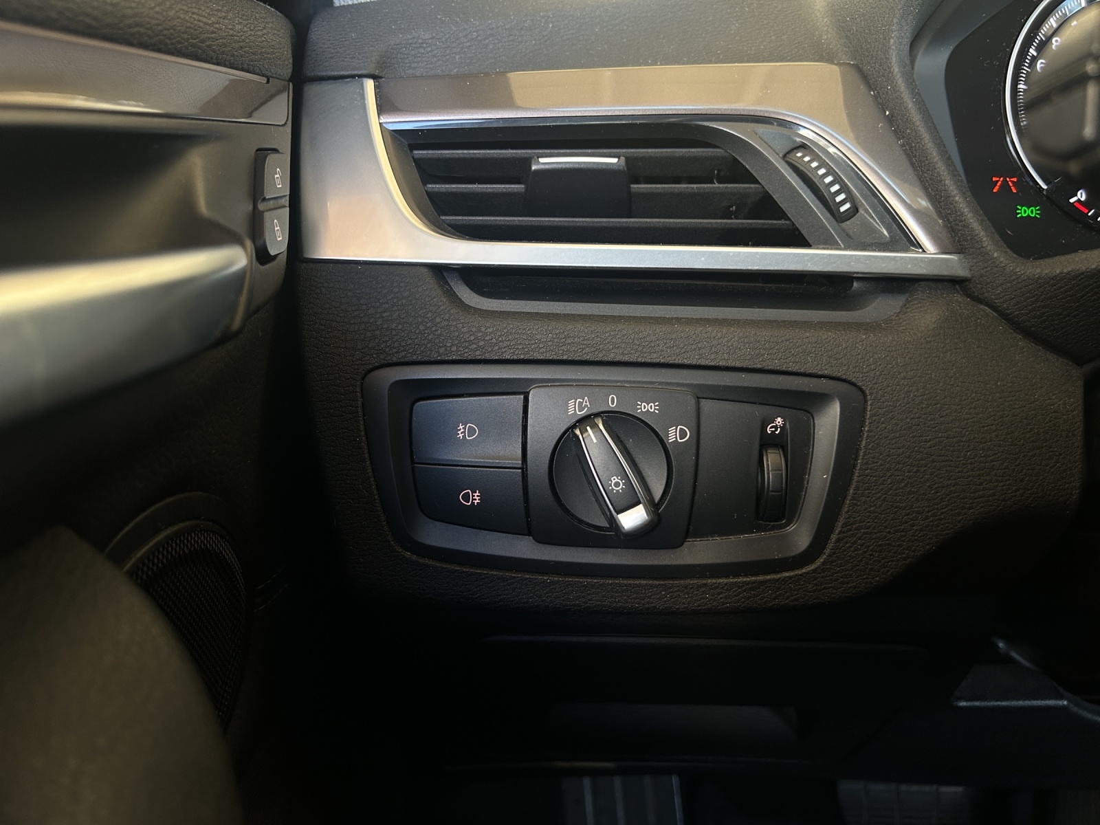 BMW X1 xDrive 20d Sport Line Steptronic-image-16