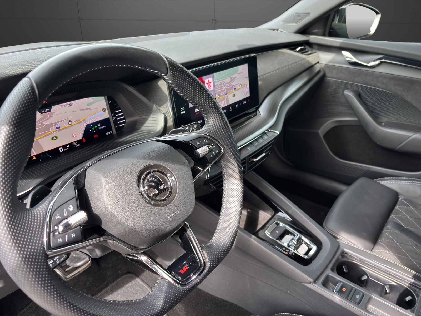SKODA Octavia Combi 2.0 TSI DSG RS-image-3