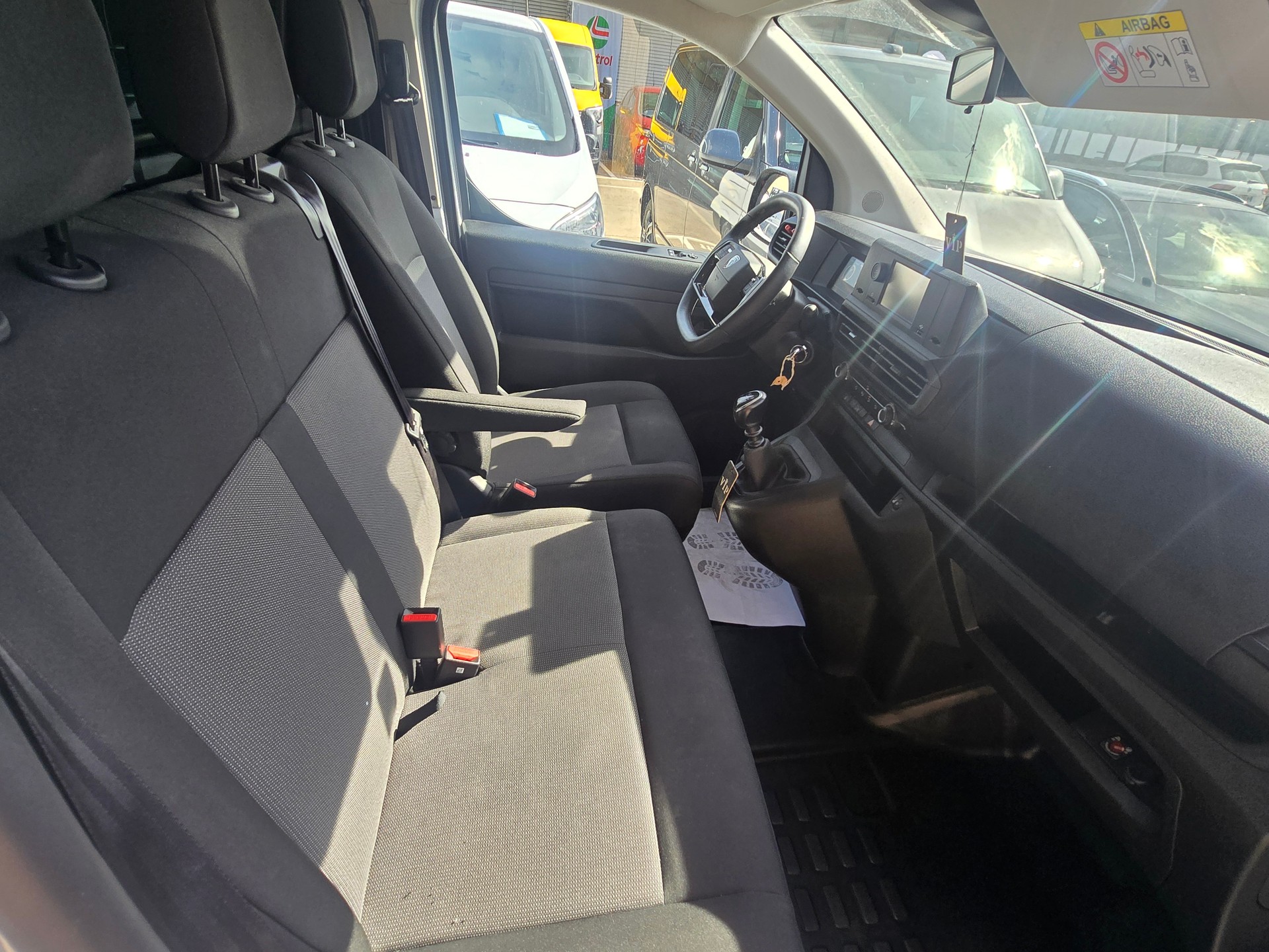 PEUGEOT Expert 1.5 BlueHDi 120 S&S Standard-image-10