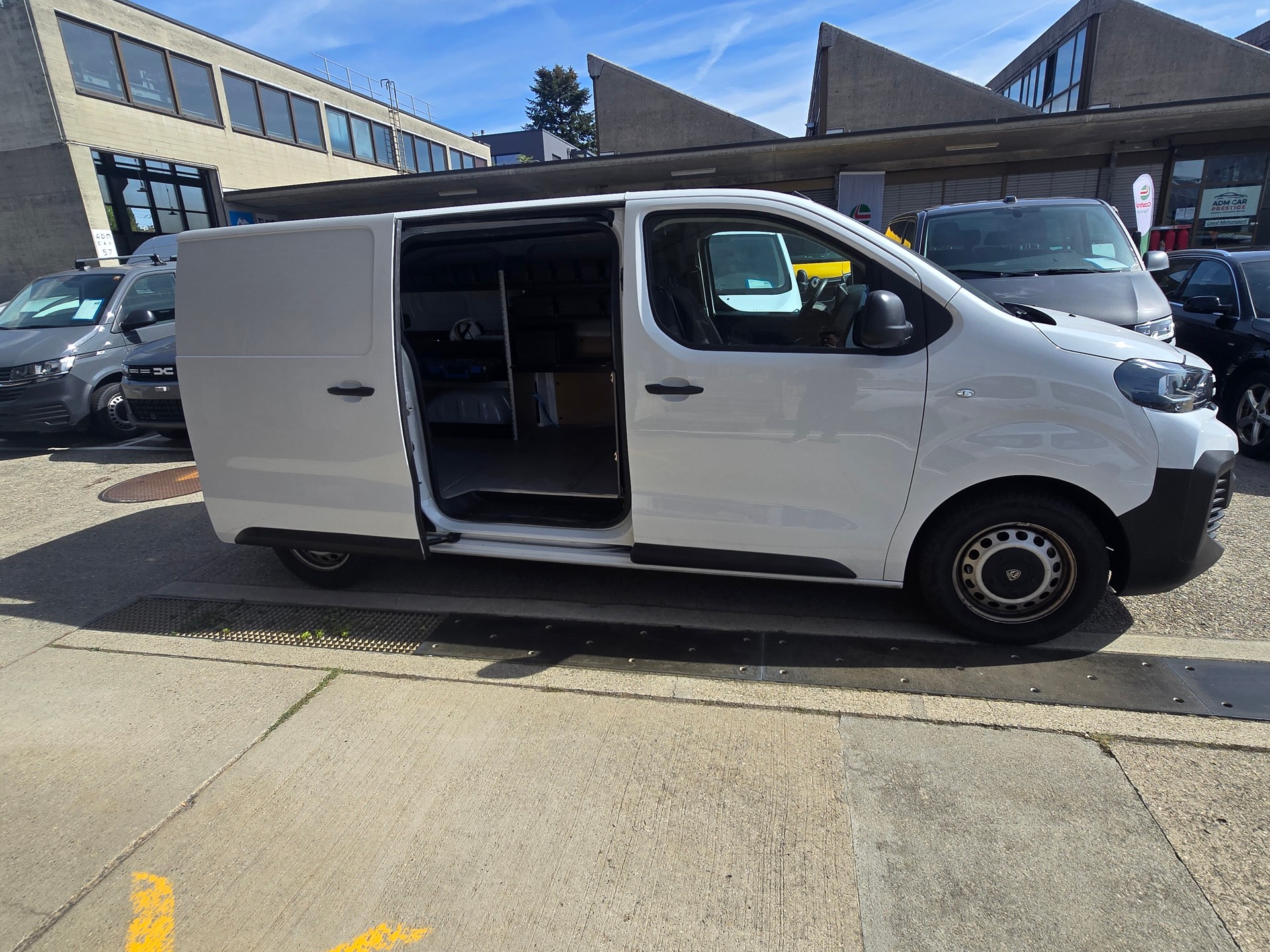 PEUGEOT Expert 1.5 BlueHDi 120 S&S Standard-image-6