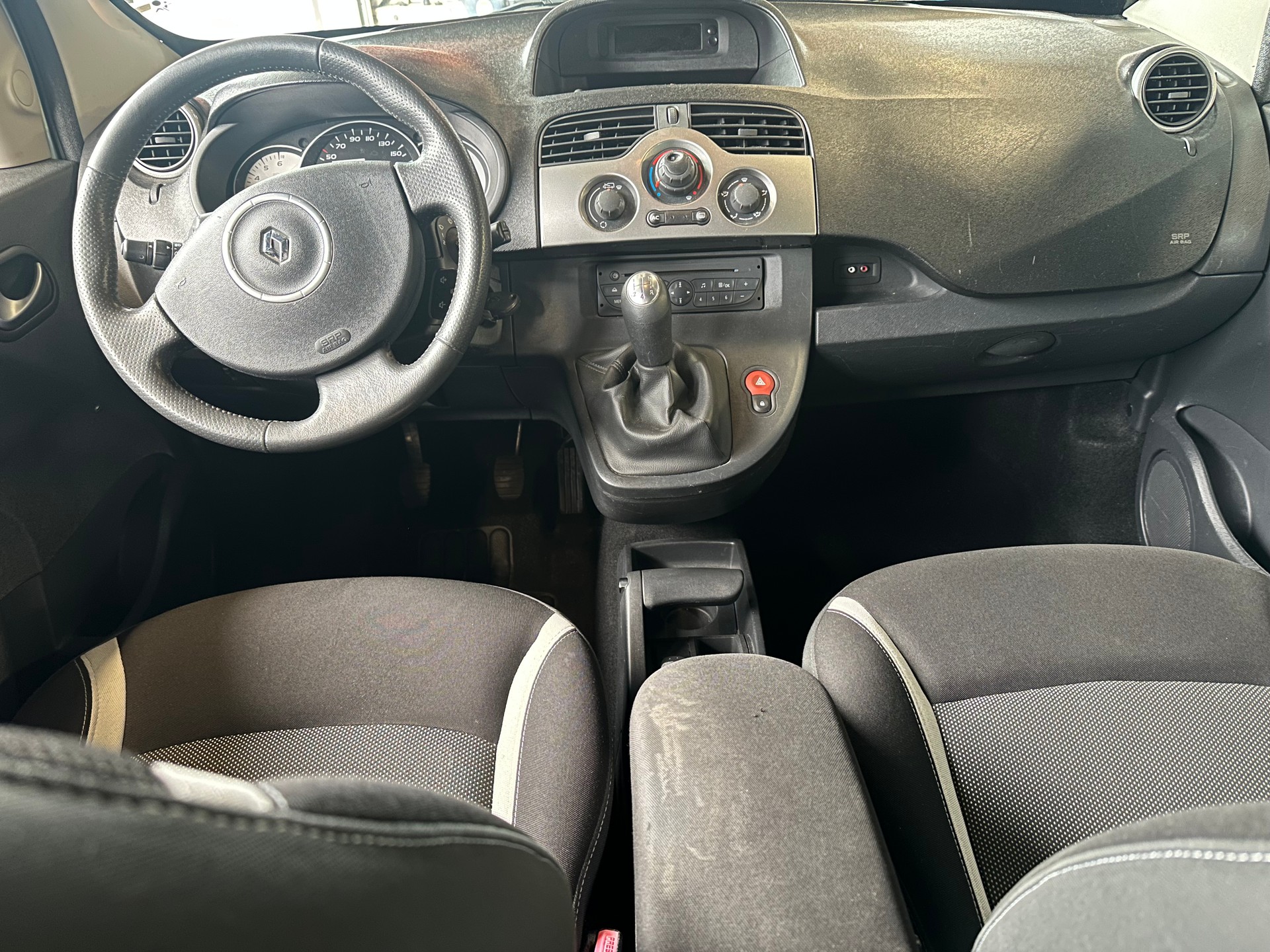 RENAULT Kangoo 1.5 dCi Dynamique-image-10