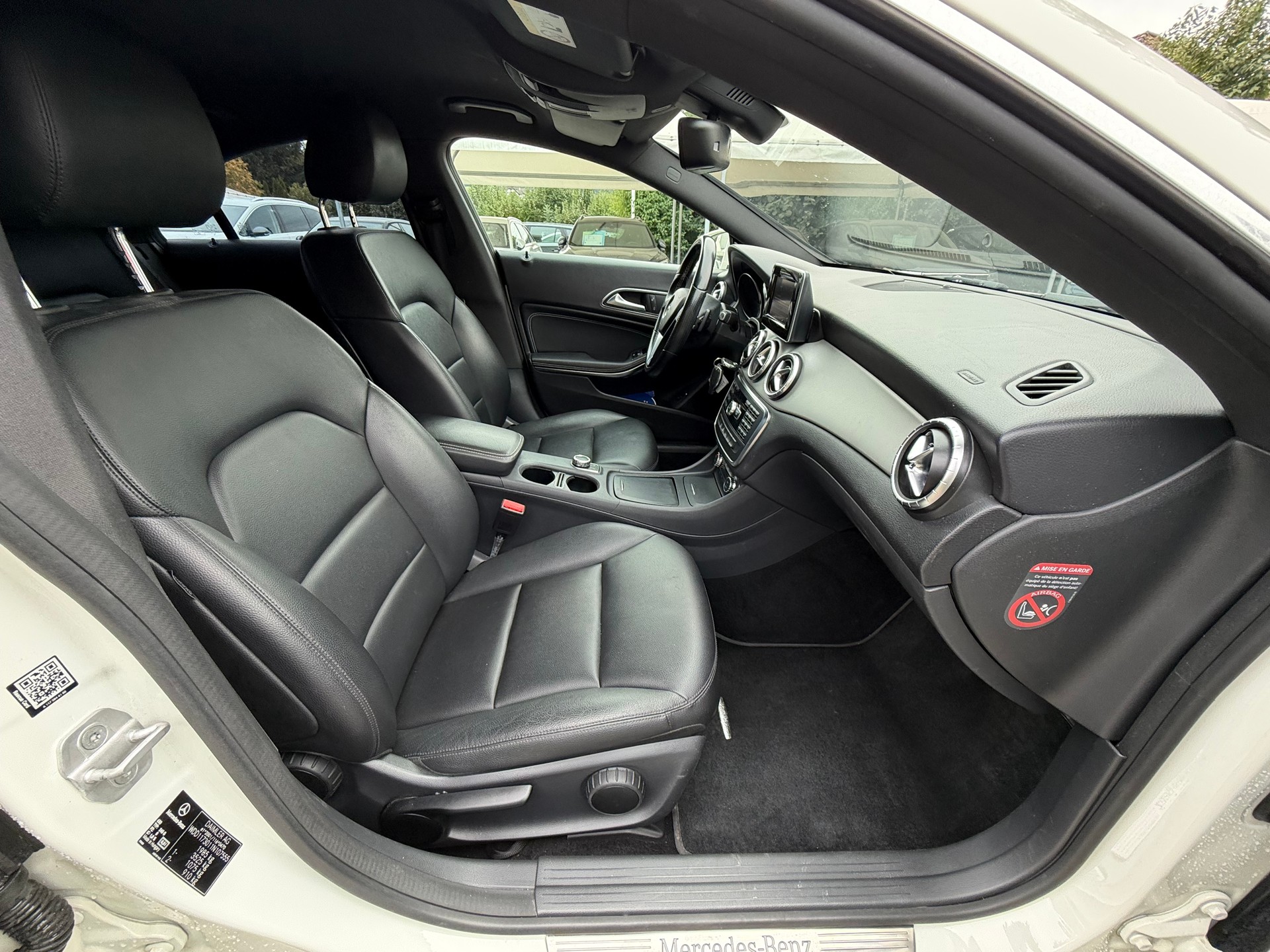 MERCEDES-BENZ CLA 200 CDI Night Star 7G-DCT-image-10