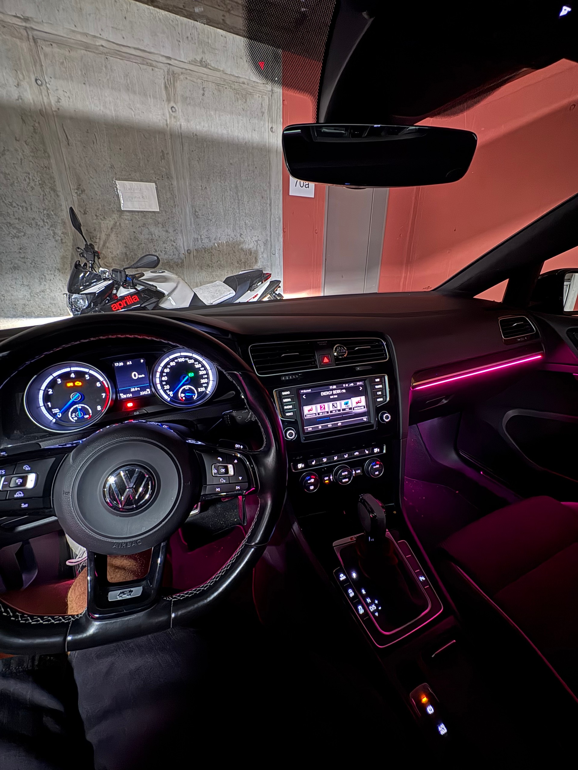 VW 2.0 TSI R DSG 4motion-image-4