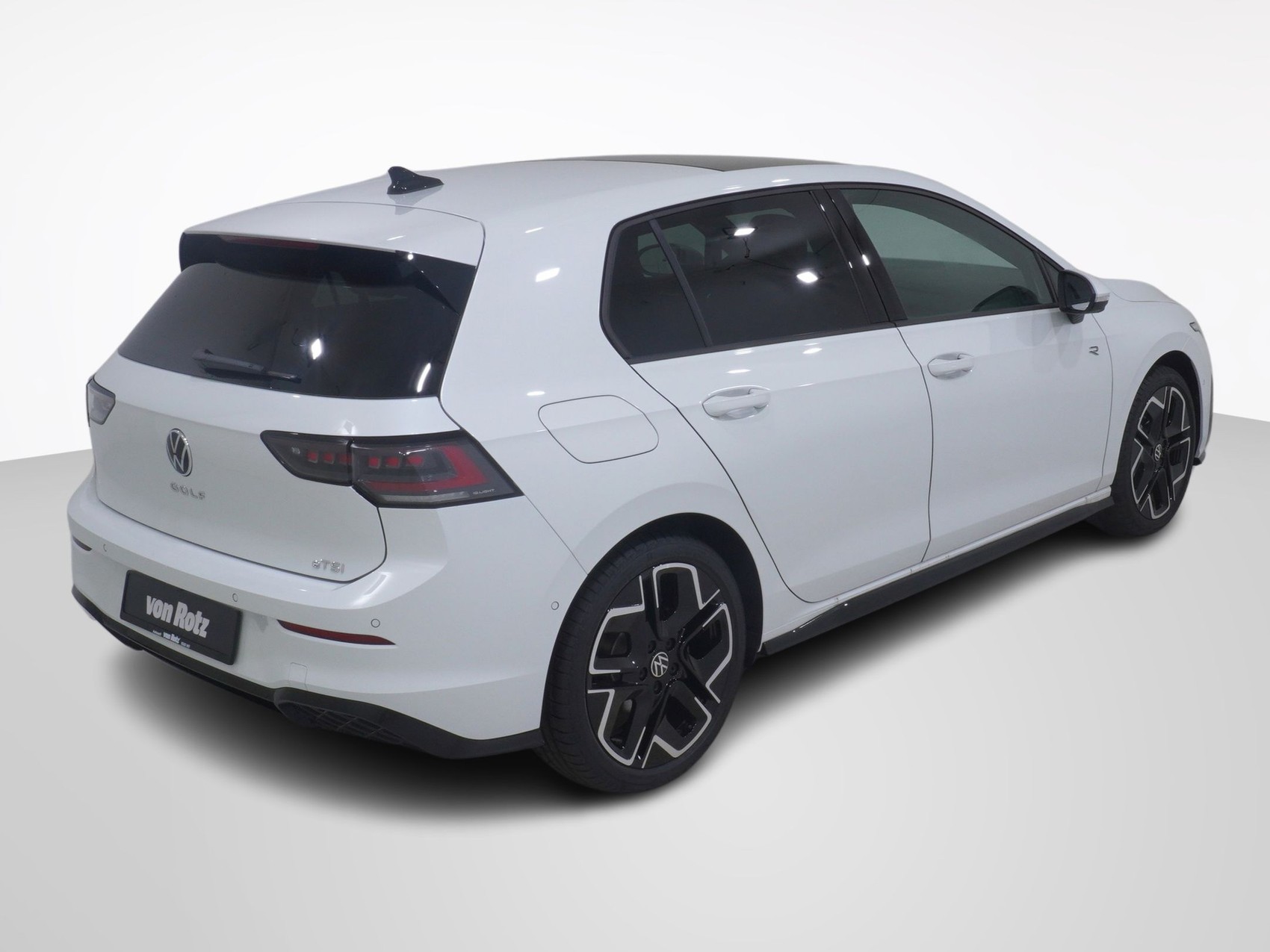 VW Golf VIII 1.5 eTSI R-Line DSG-image-5