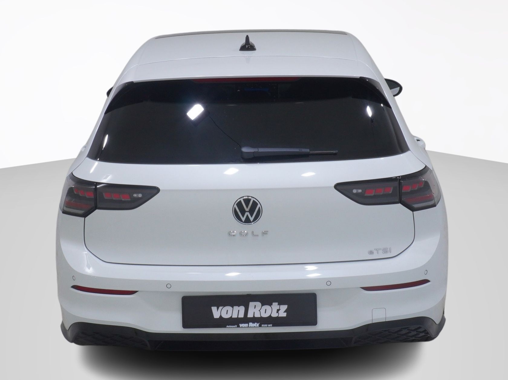 VW Golf VIII 1.5 eTSI R-Line DSG-image-2