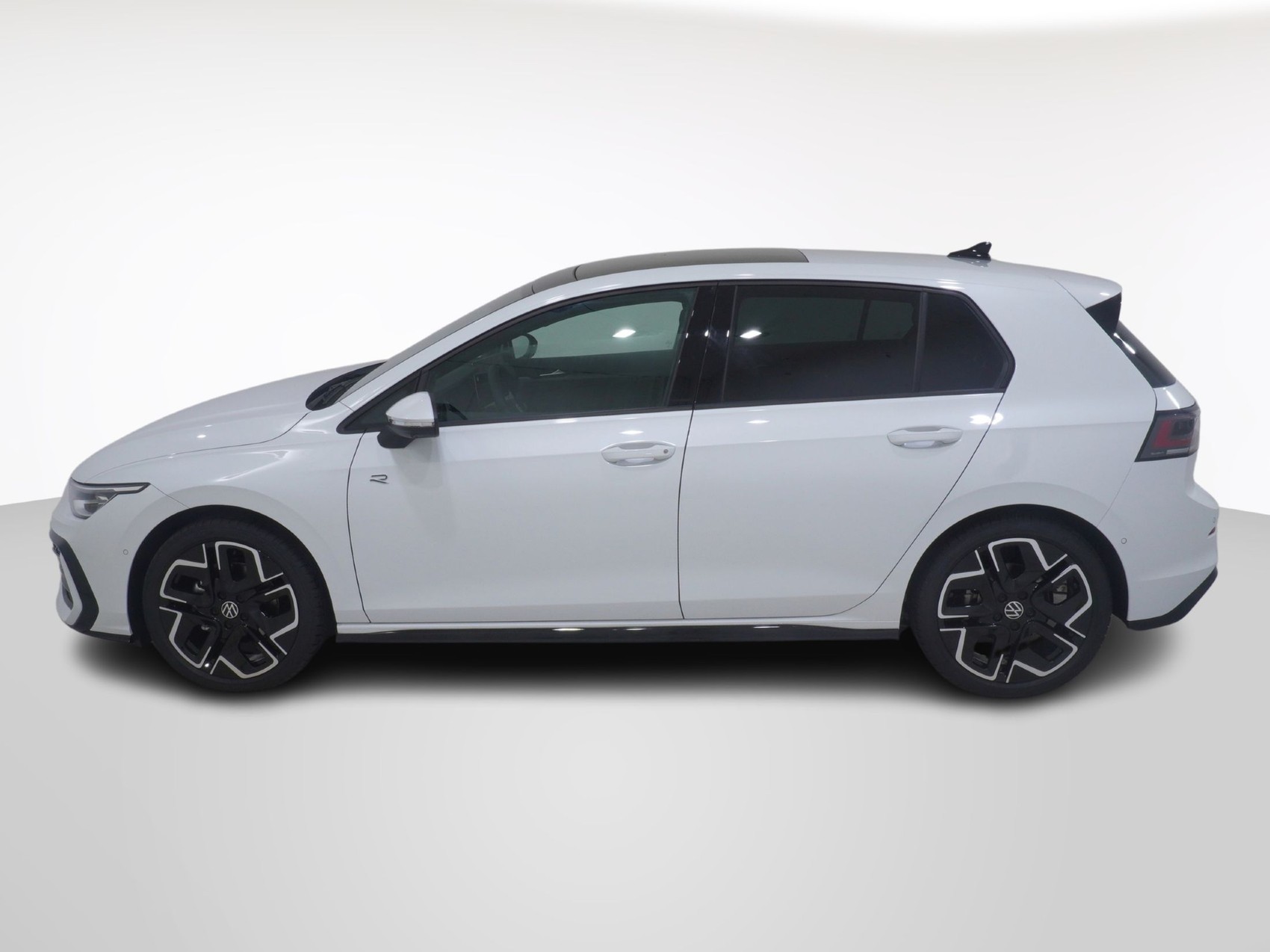 VW Golf VIII 1.5 eTSI R-Line DSG-image-1