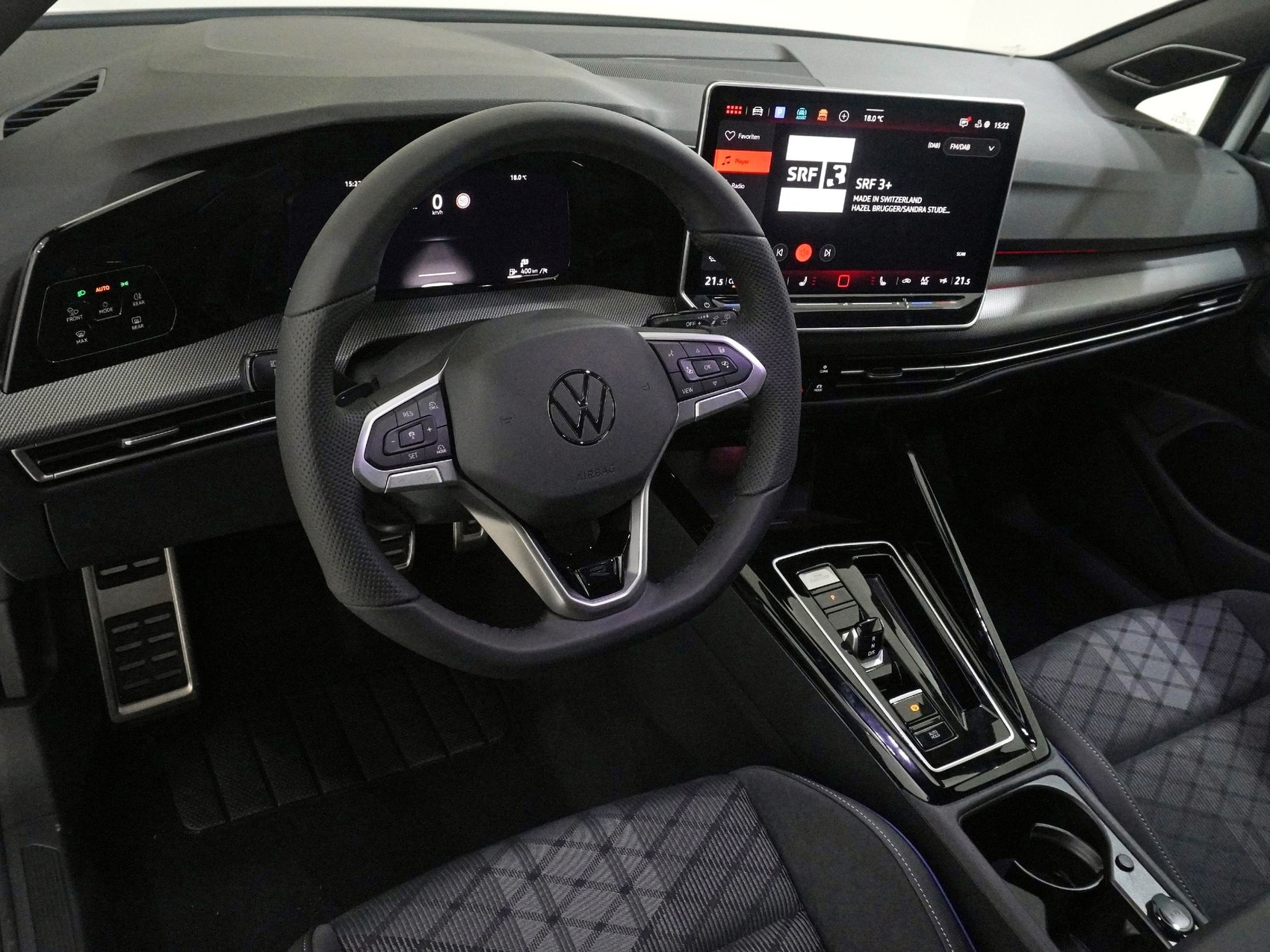 VW Golf VIII 1.5 eTSI R-Line DSG-image-10