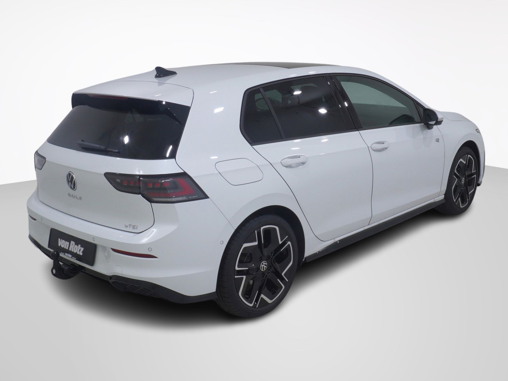 VW Golf VIII 1.5 eTSI R-Line DSG-image-4