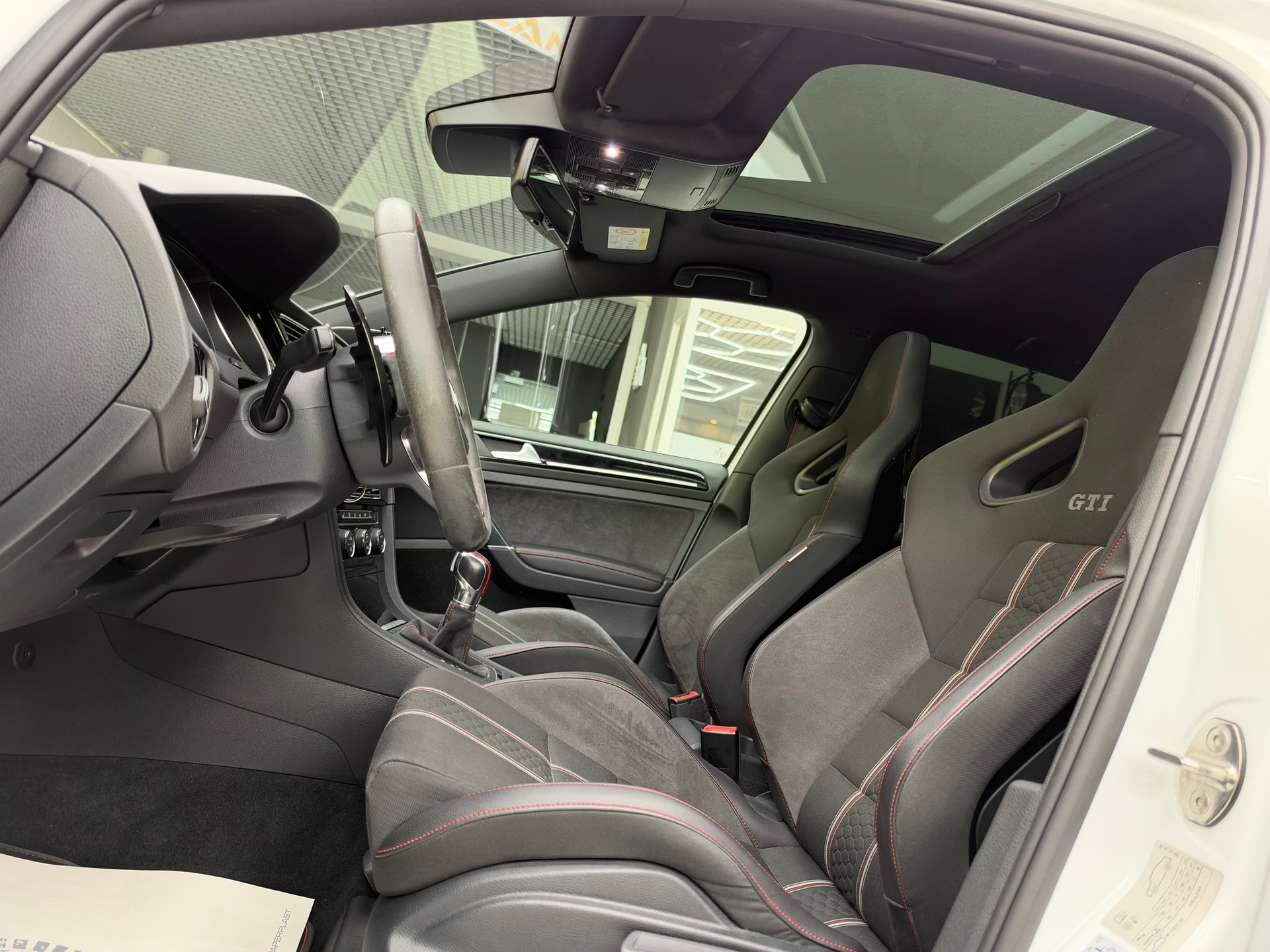 VW Golf VII 2.0 TSI GTI Clubsport DSG-image-12