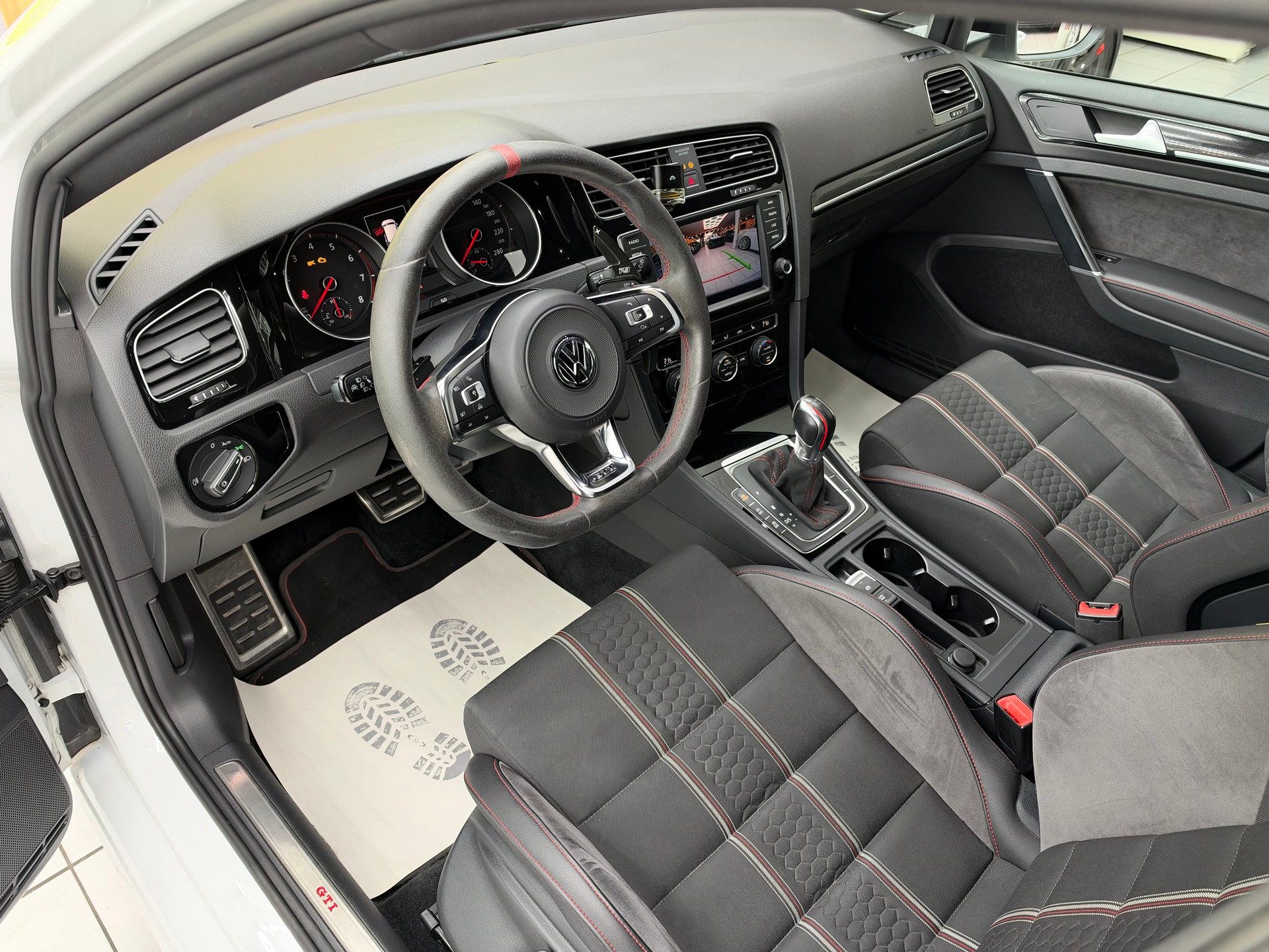 VW Golf VII 2.0 TSI GTI Clubsport DSG-image-11