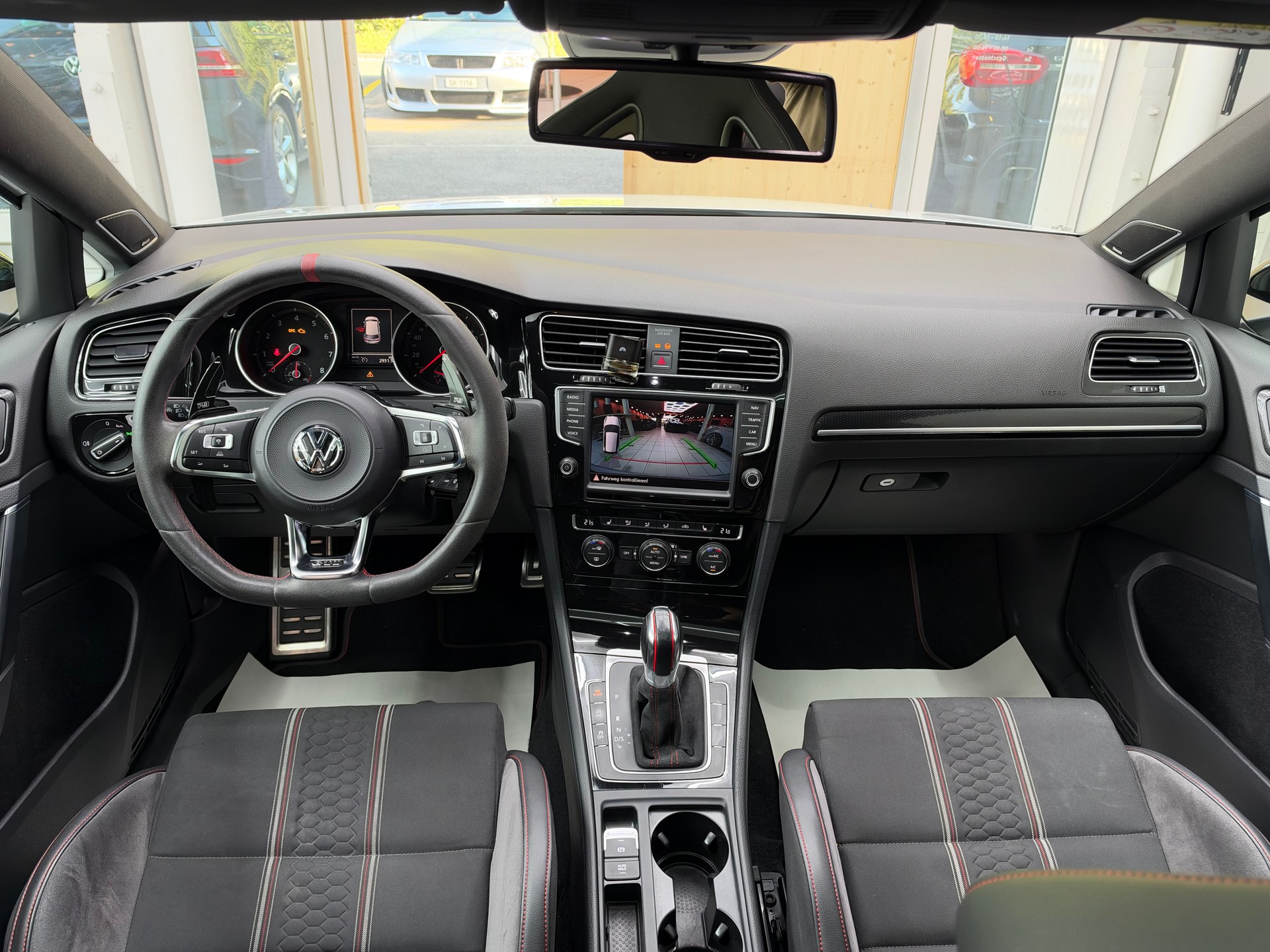 VW Golf VII 2.0 TSI GTI Clubsport DSG-image-10