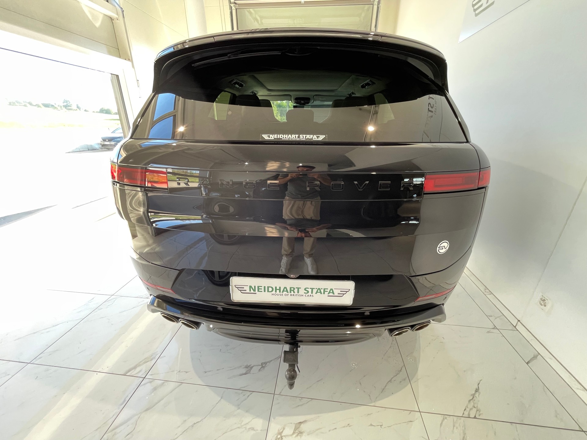 LAND ROVER Range Rover Sport P635 4.4 V8 SV Editon Two-showroom-element-3