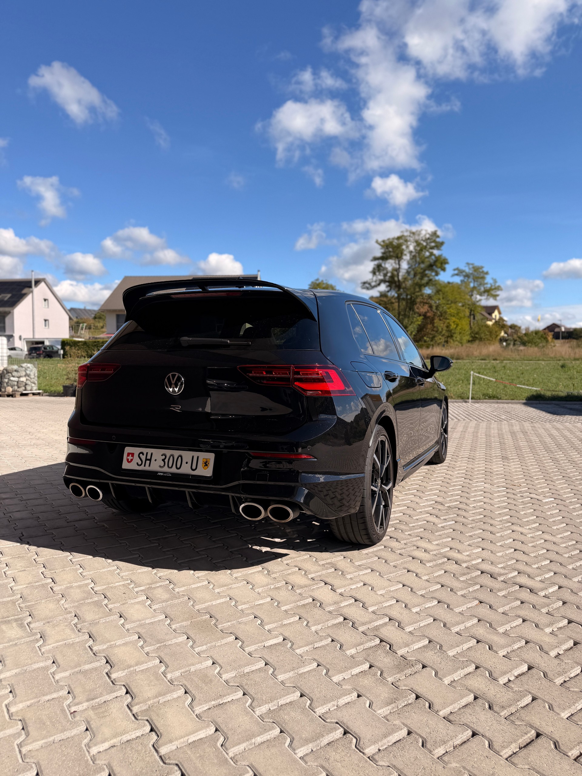 VW Golf 2.0 TSI R DSG 4Motion-image-4