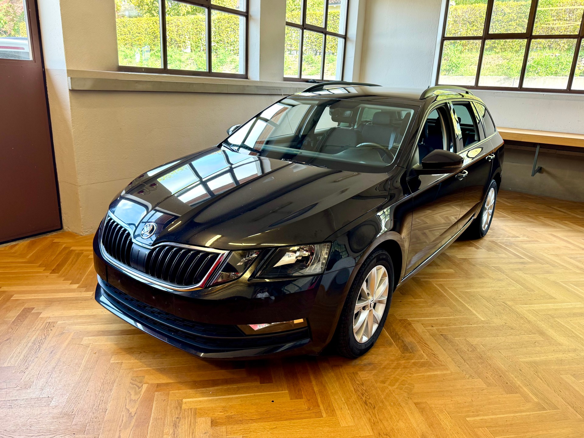 SKODA Octavia Combi 1.8 TSI Ambition 4x4 DSG-image-0