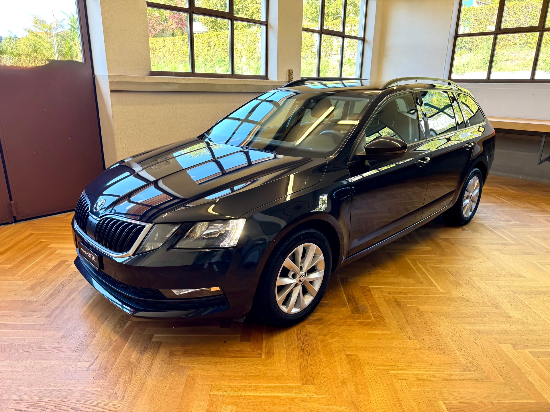 SKODA Octavia Combi 1.8 TSI Ambition 4x4 DSG-showroom-element-1