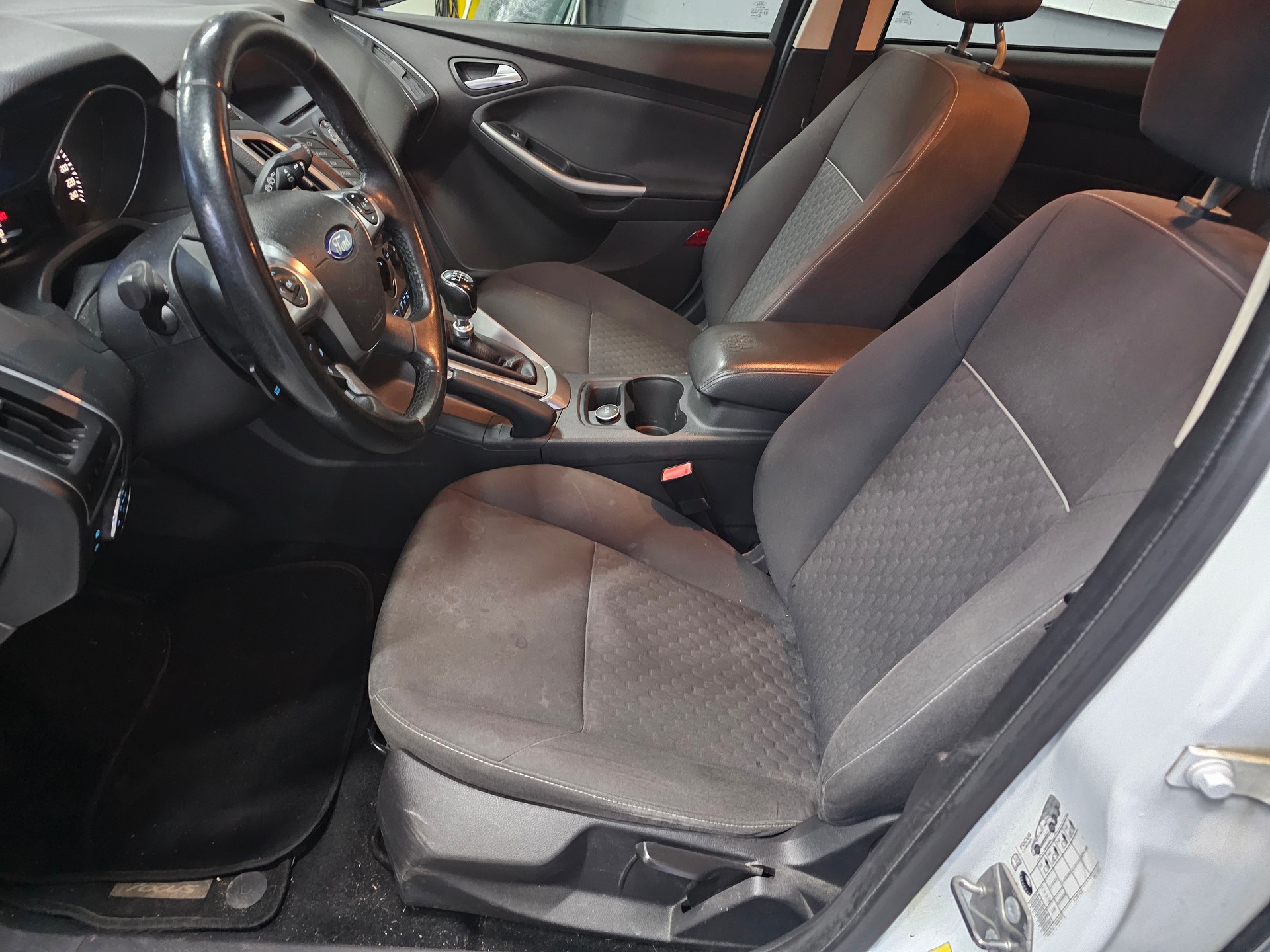 FORD Focus 1.0 SCTi Carving-image-2