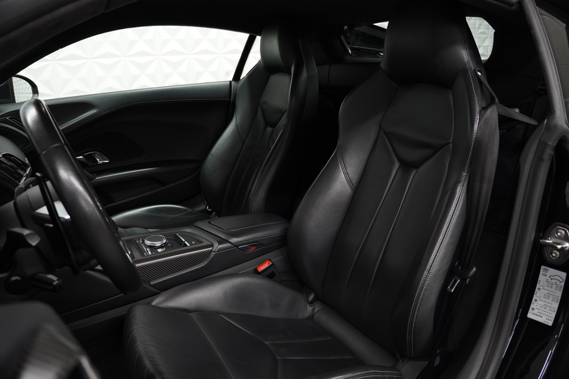 AUDI R8 Coupé 5.2 plus S-Tronic-image-10