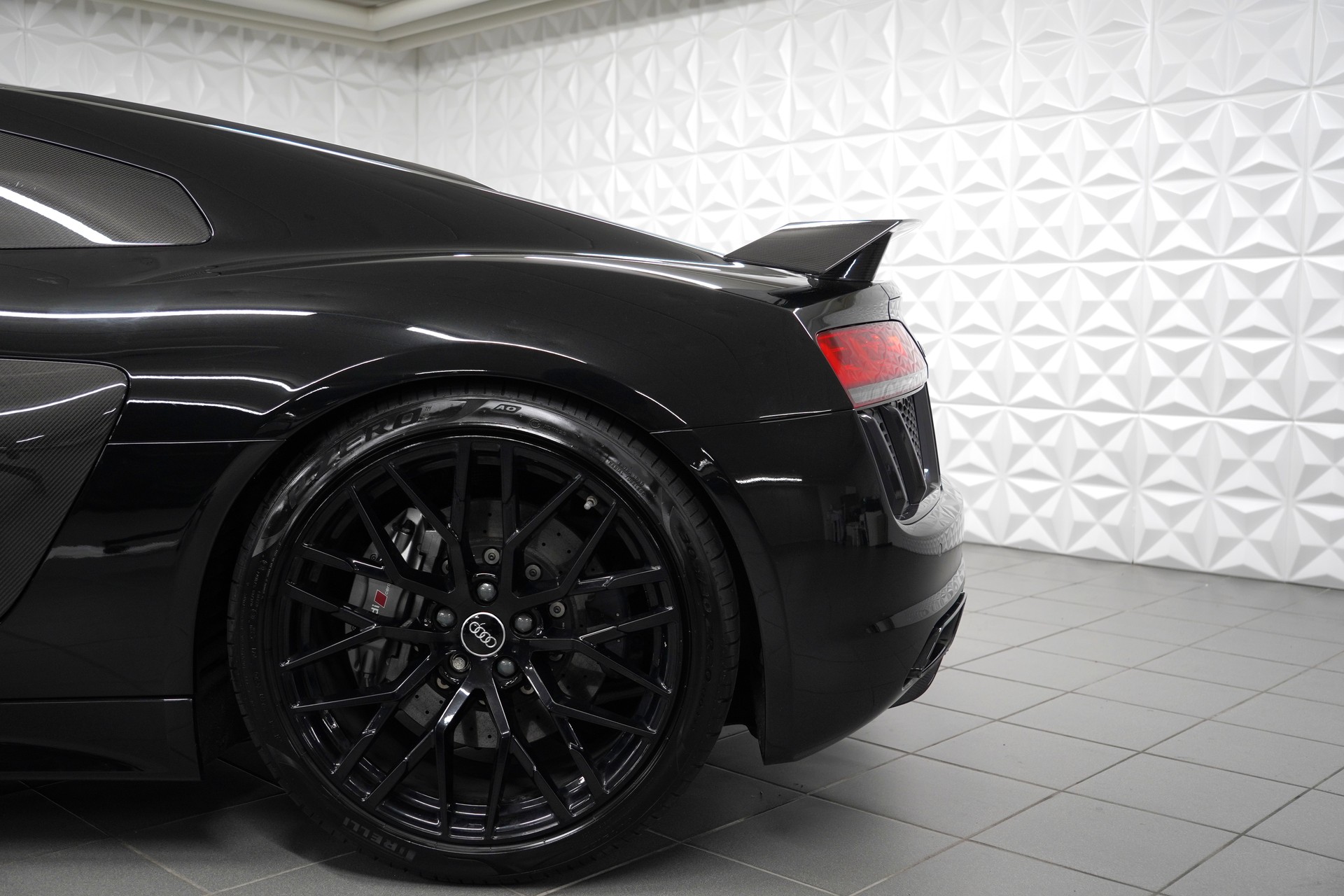 AUDI R8 Coupé 5.2 plus S-Tronic-image-22