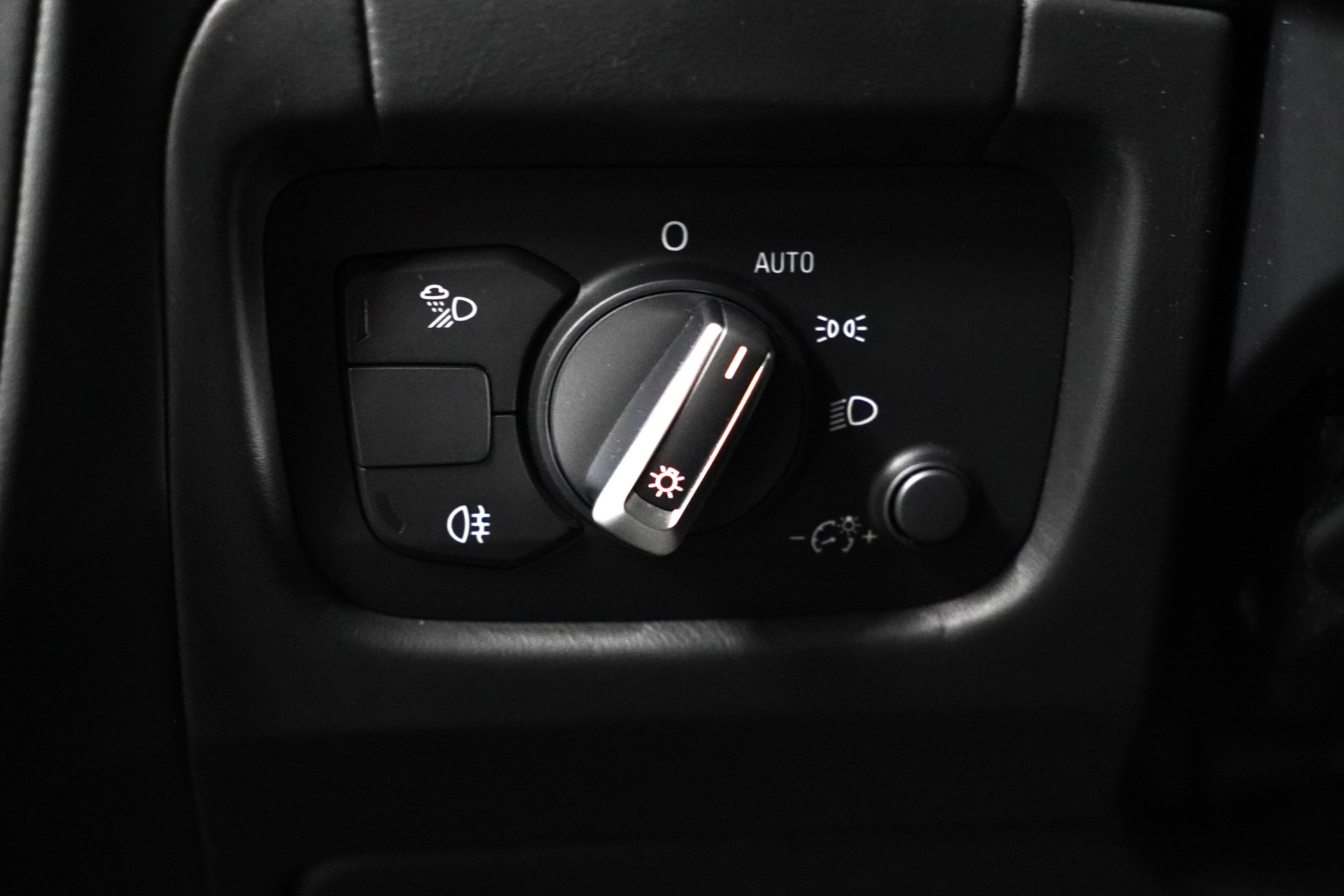 AUDI R8 Coupé 5.2 plus S-Tronic-image-16