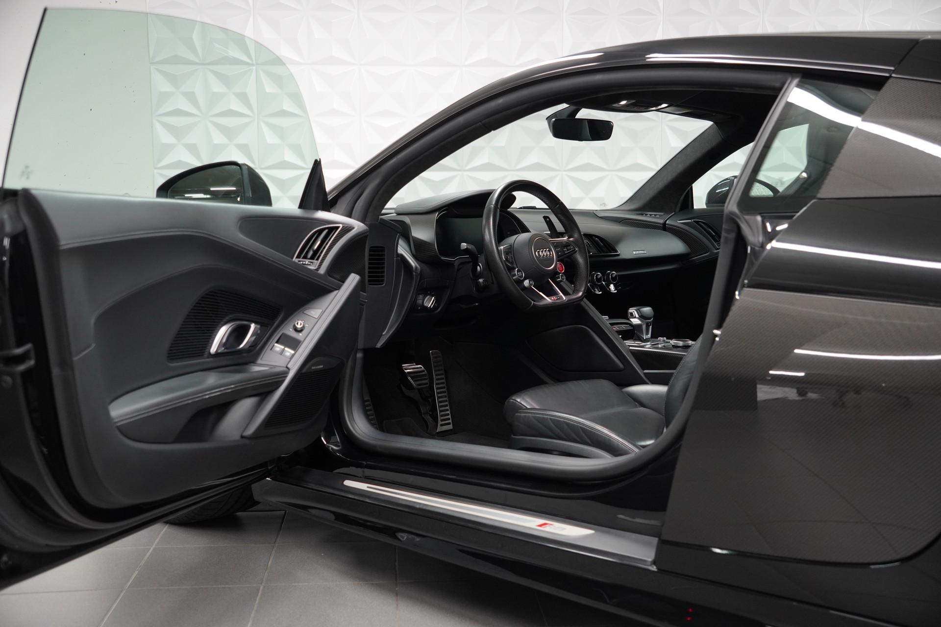 AUDI R8 Coupé 5.2 plus S-Tronic-image-25