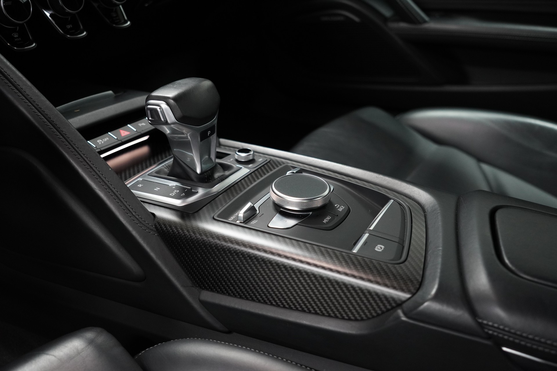 AUDI R8 Coupé 5.2 plus S-Tronic-image-13