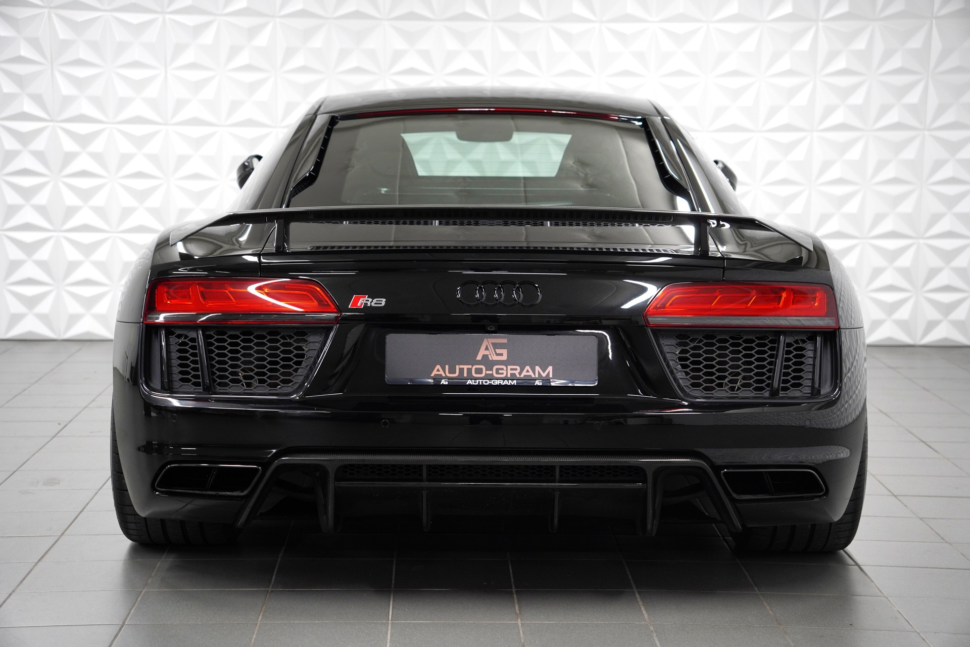 AUDI R8 Coupé 5.2 plus S-Tronic-image-3