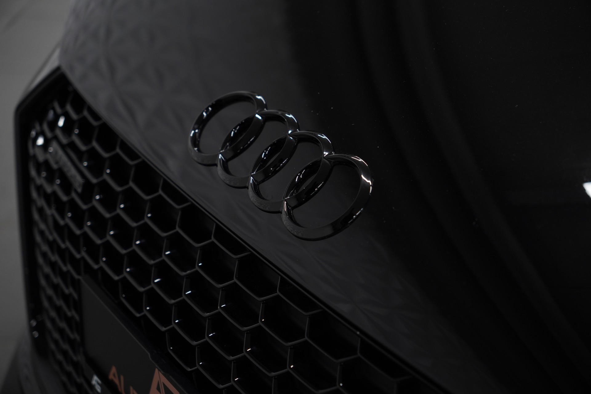 AUDI R8 Coupé 5.2 plus S-Tronic-image-24