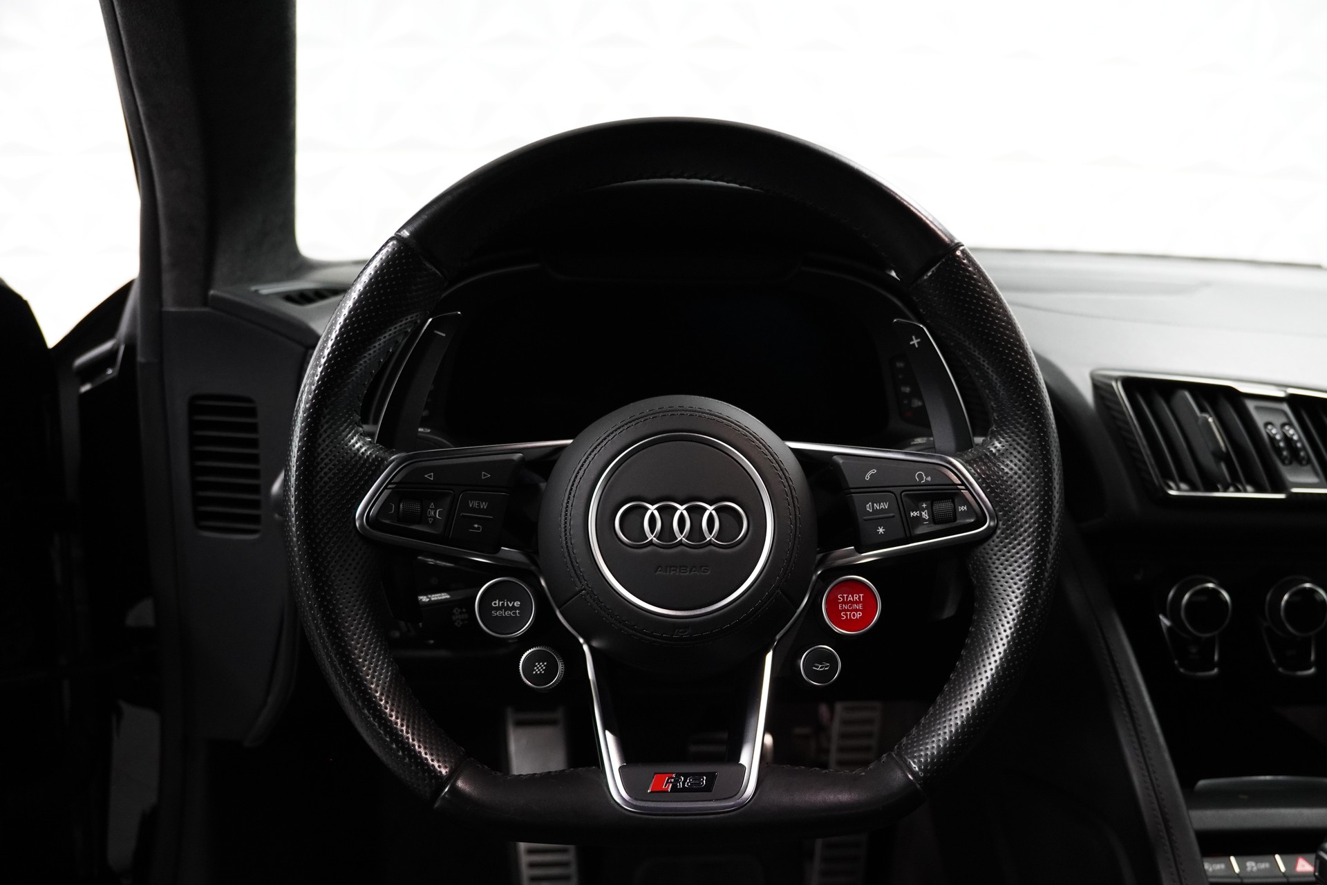 AUDI R8 Coupé 5.2 plus S-Tronic-image-12