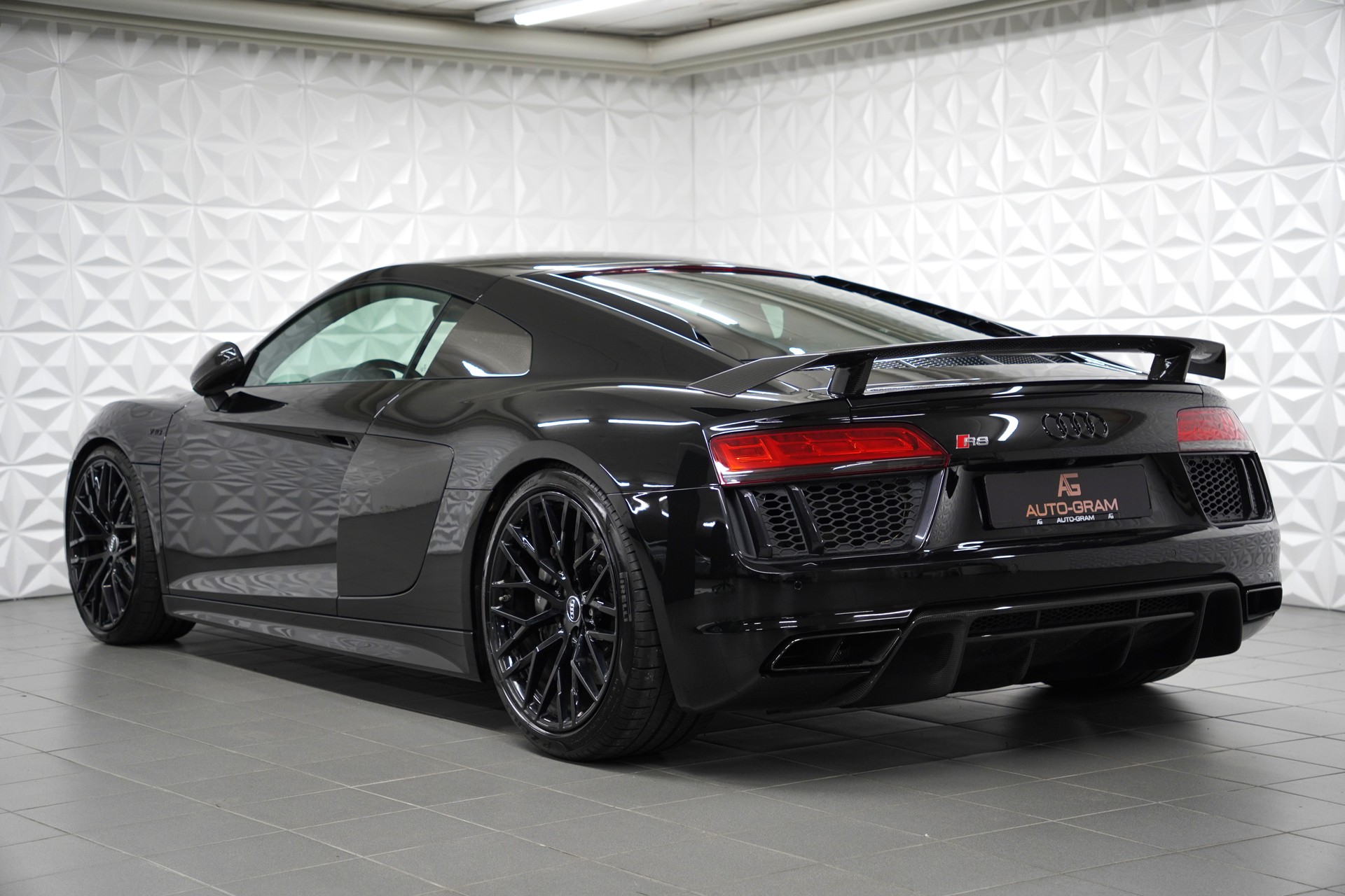 AUDI R8 Coupé 5.2 plus S-Tronic-image-2