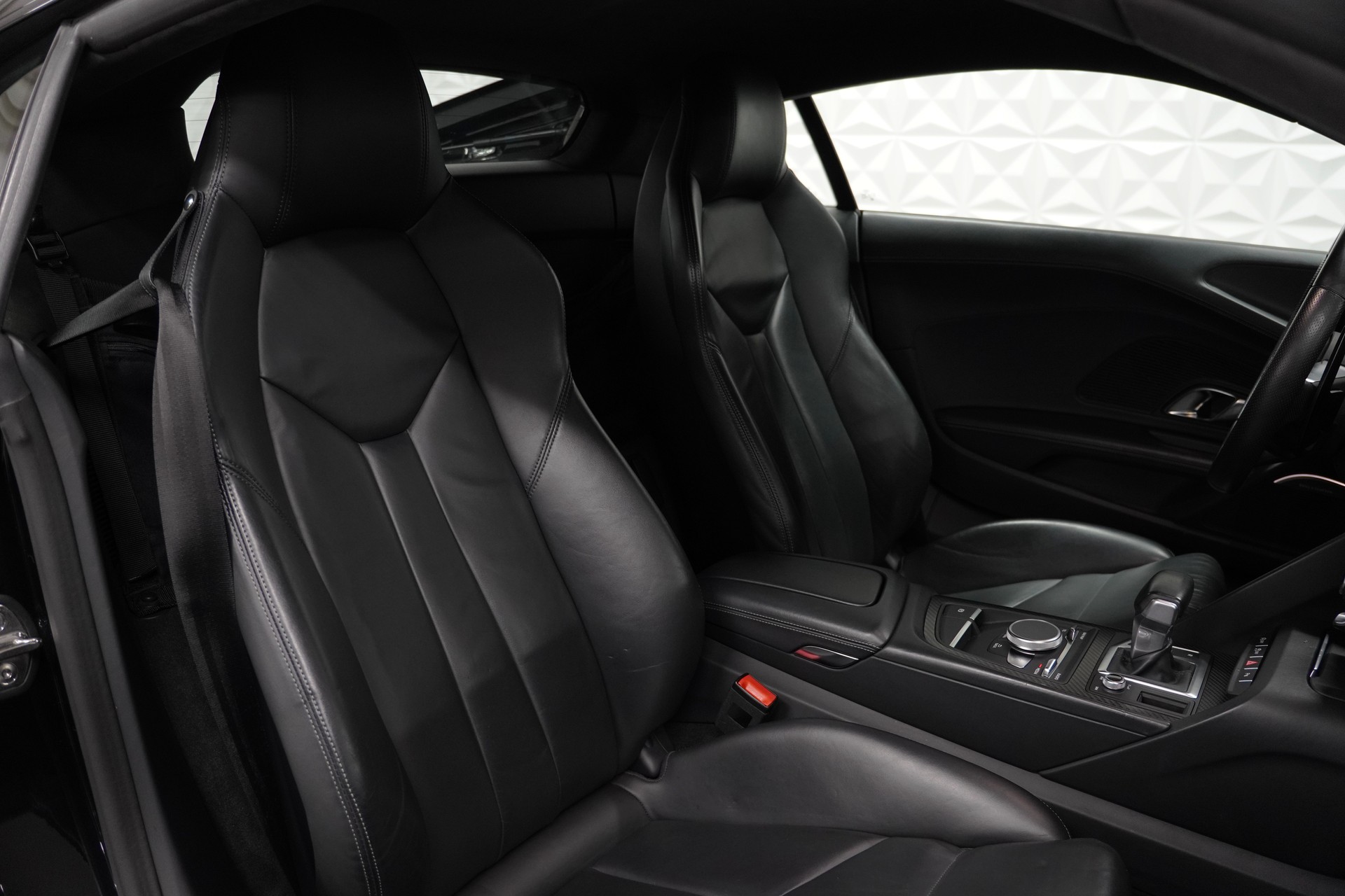 AUDI R8 Coupé 5.2 plus S-Tronic-image-11