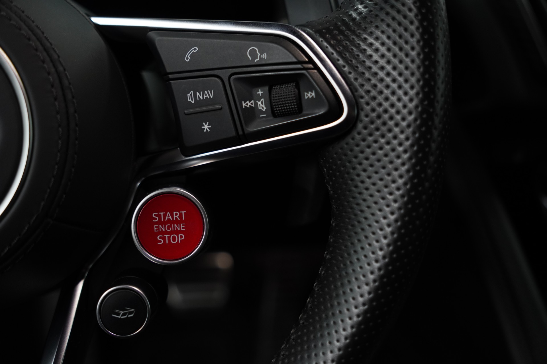 AUDI R8 Coupé 5.2 plus S-Tronic-image-18