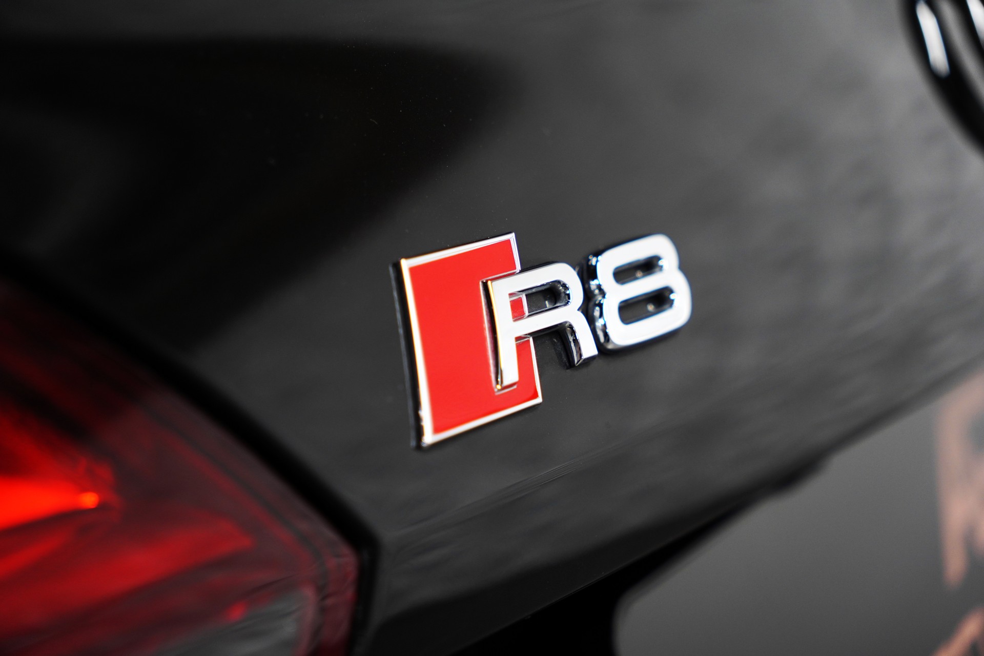 AUDI R8 Coupé 5.2 plus S-Tronic-image-23