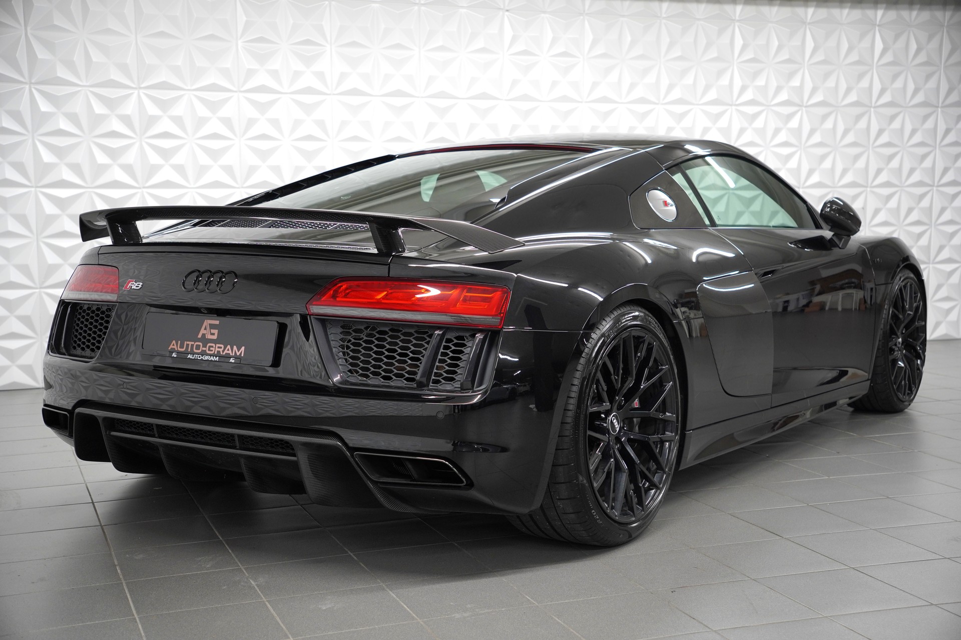 AUDI R8 Coupé 5.2 plus S-Tronic-image-4