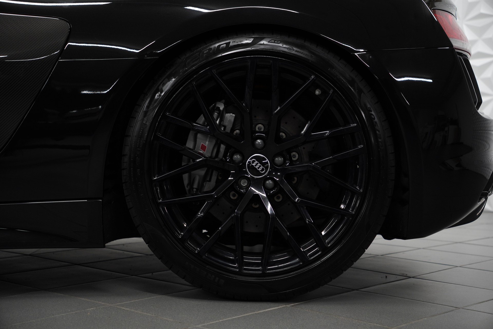 AUDI R8 Coupé 5.2 plus S-Tronic-image-9