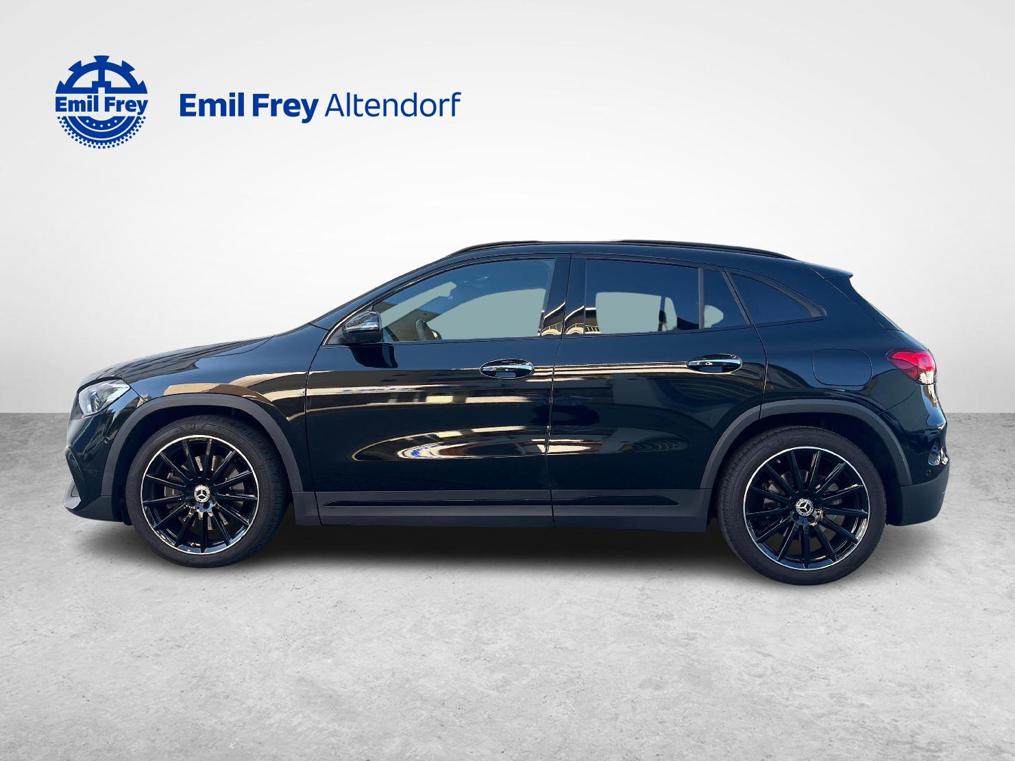 MERCEDES-BENZ GLA 250 4MATIC AMG Line-image-1
