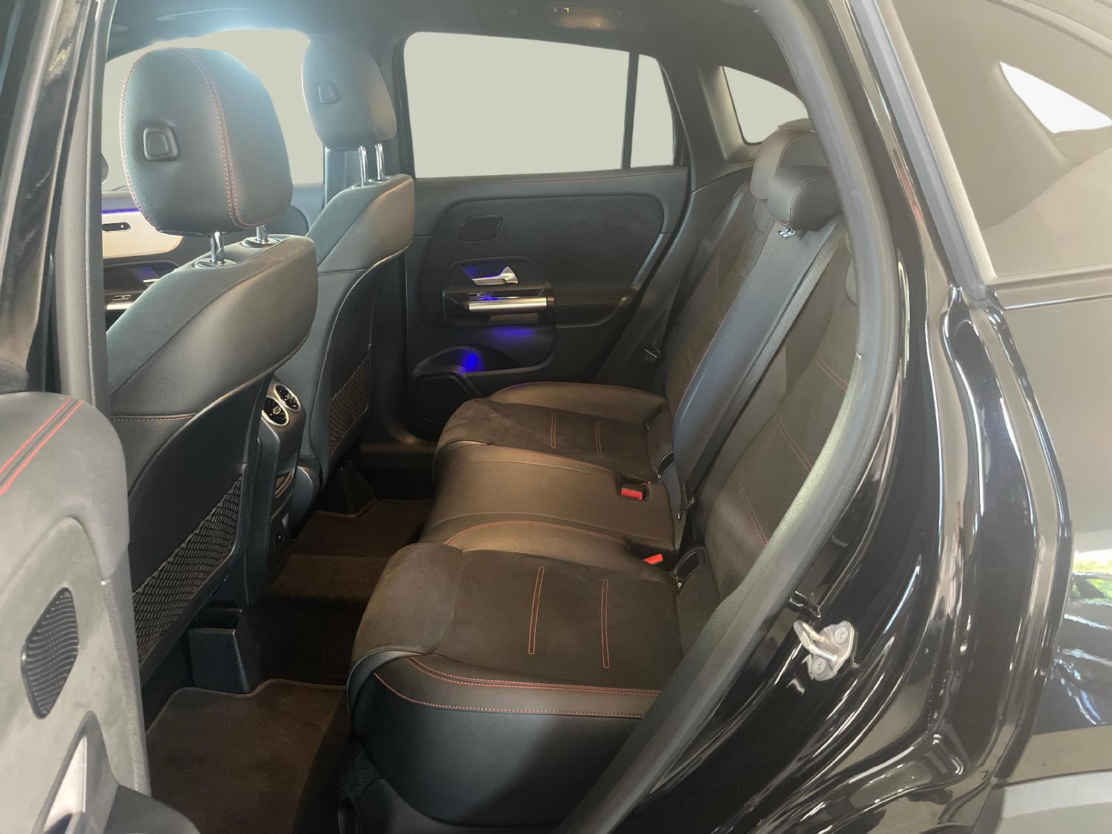 MERCEDES-BENZ GLA 250 4MATIC AMG Line-image-10