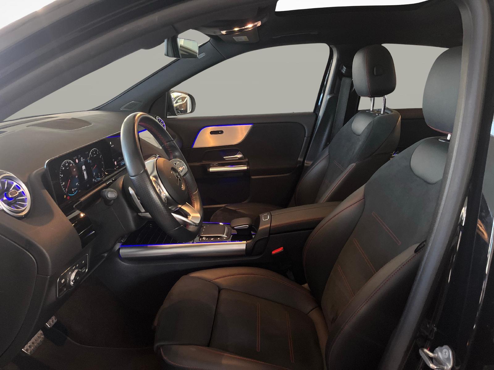 MERCEDES-BENZ GLA 250 4MATIC AMG Line-image-9