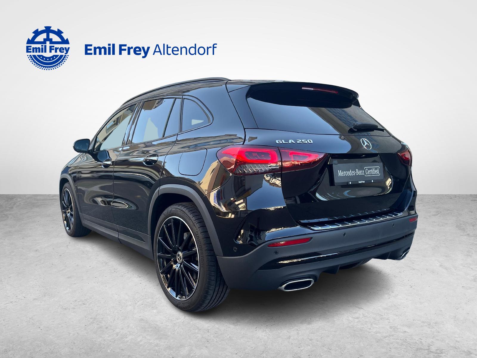 MERCEDES-BENZ GLA 250 4MATIC AMG Line-showroom-element-2
