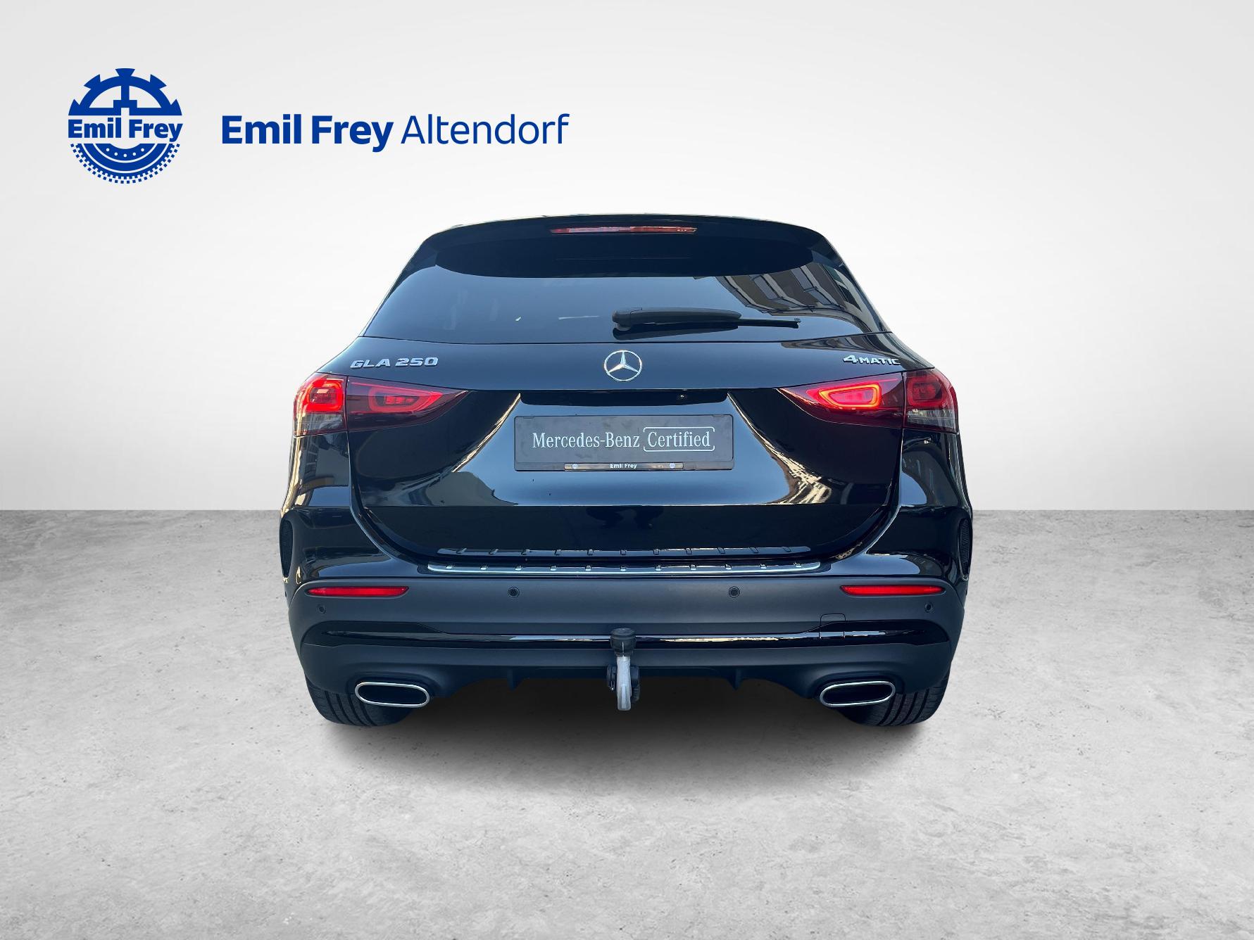 MERCEDES-BENZ GLA 250 4MATIC AMG Line-image-3
