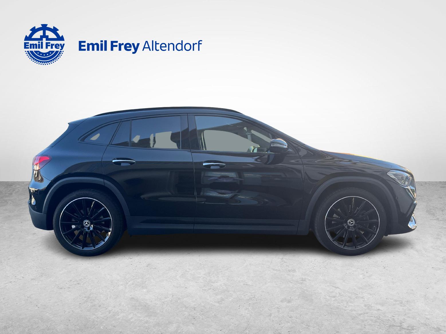 MERCEDES-BENZ GLA 250 4MATIC AMG Line-image-5
