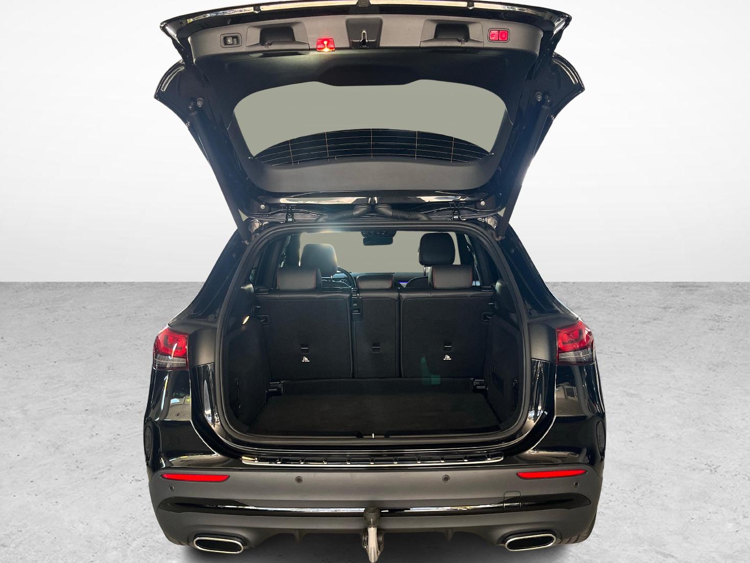 MERCEDES-BENZ GLA 250 4MATIC AMG Line-image-11
