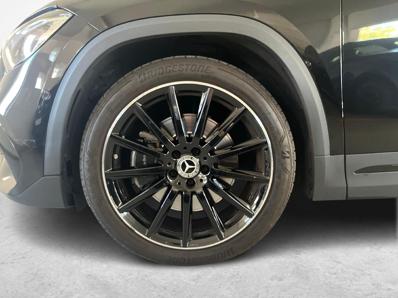 MERCEDES-BENZ GLA 250 4MATIC AMG Line-image-12