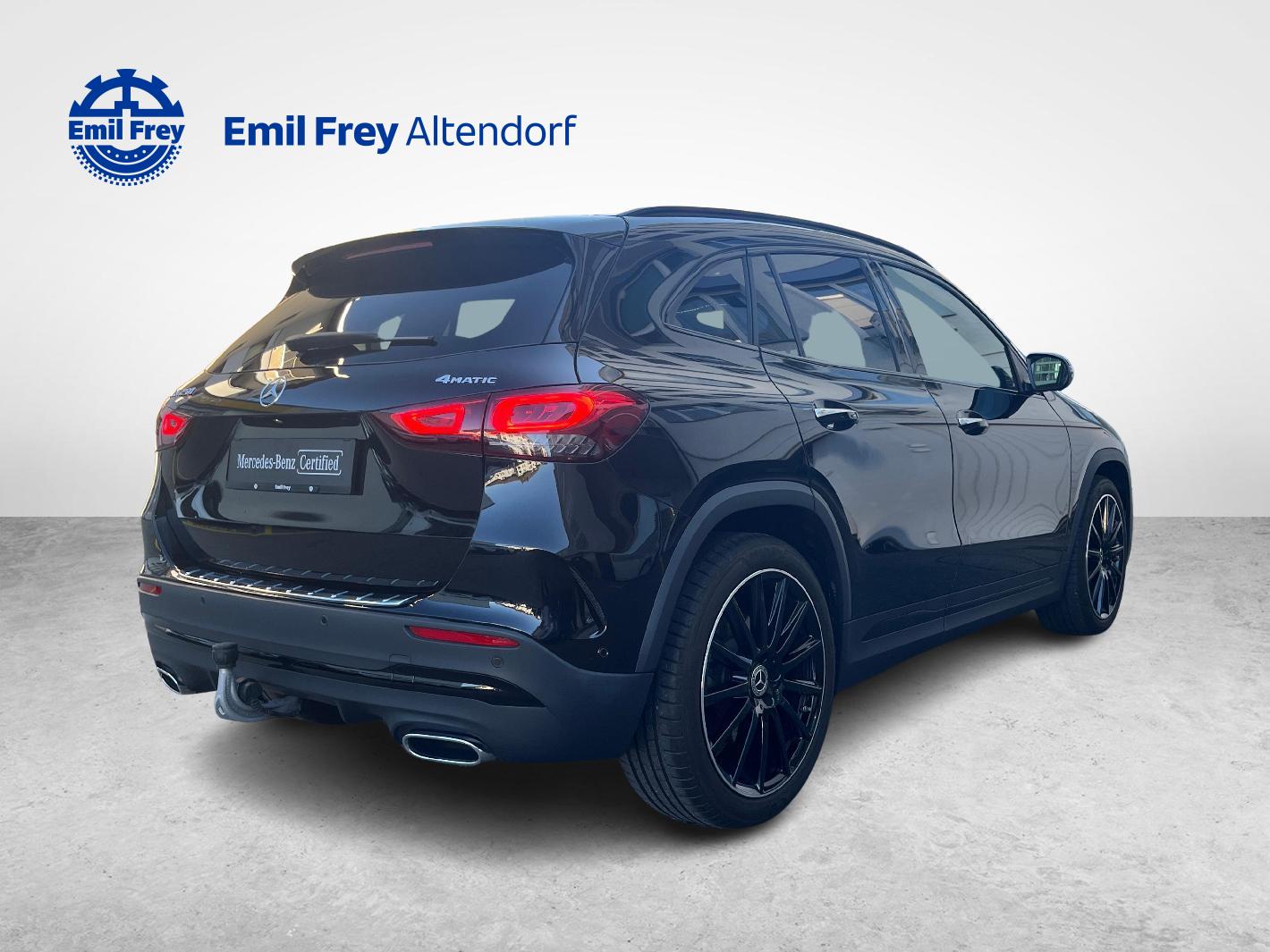 MERCEDES-BENZ GLA 250 4MATIC AMG Line-image-4