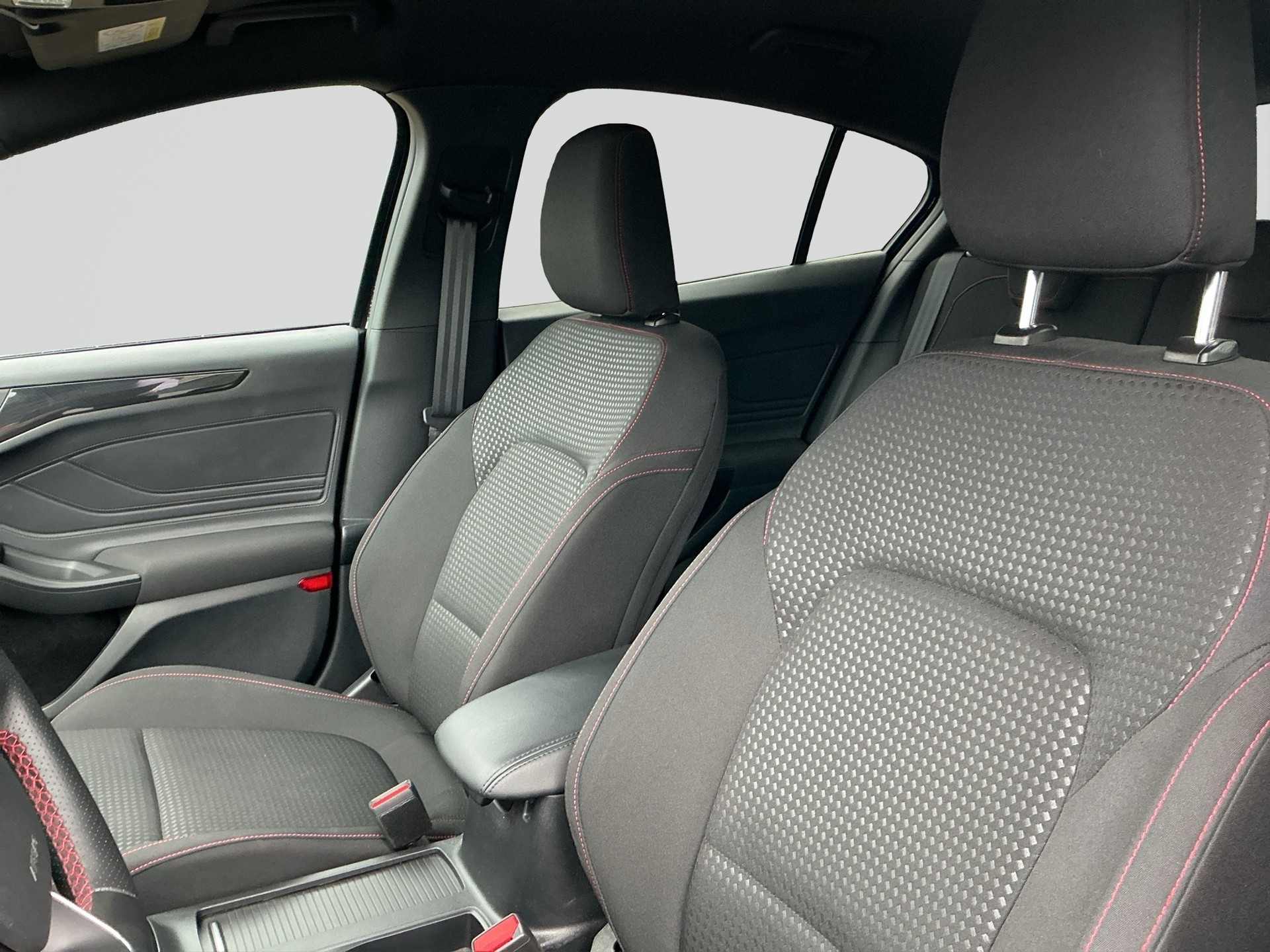 FORD Focus 1.0 Ecoboost ST-Line Automat-image-6