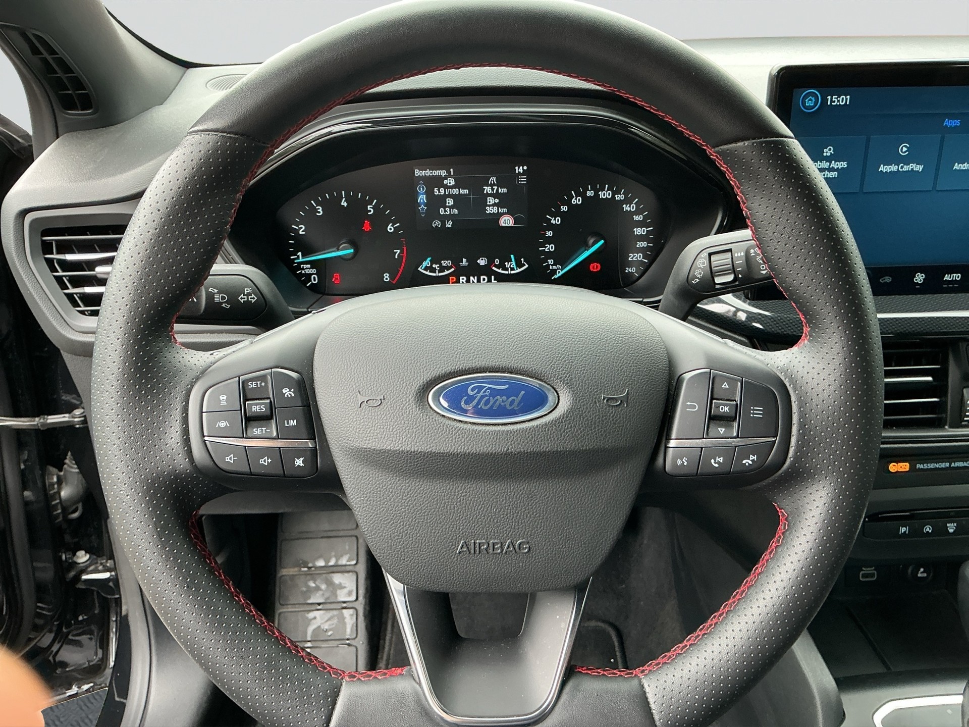 FORD Focus 1.0 Ecoboost ST-Line Automat-image-9