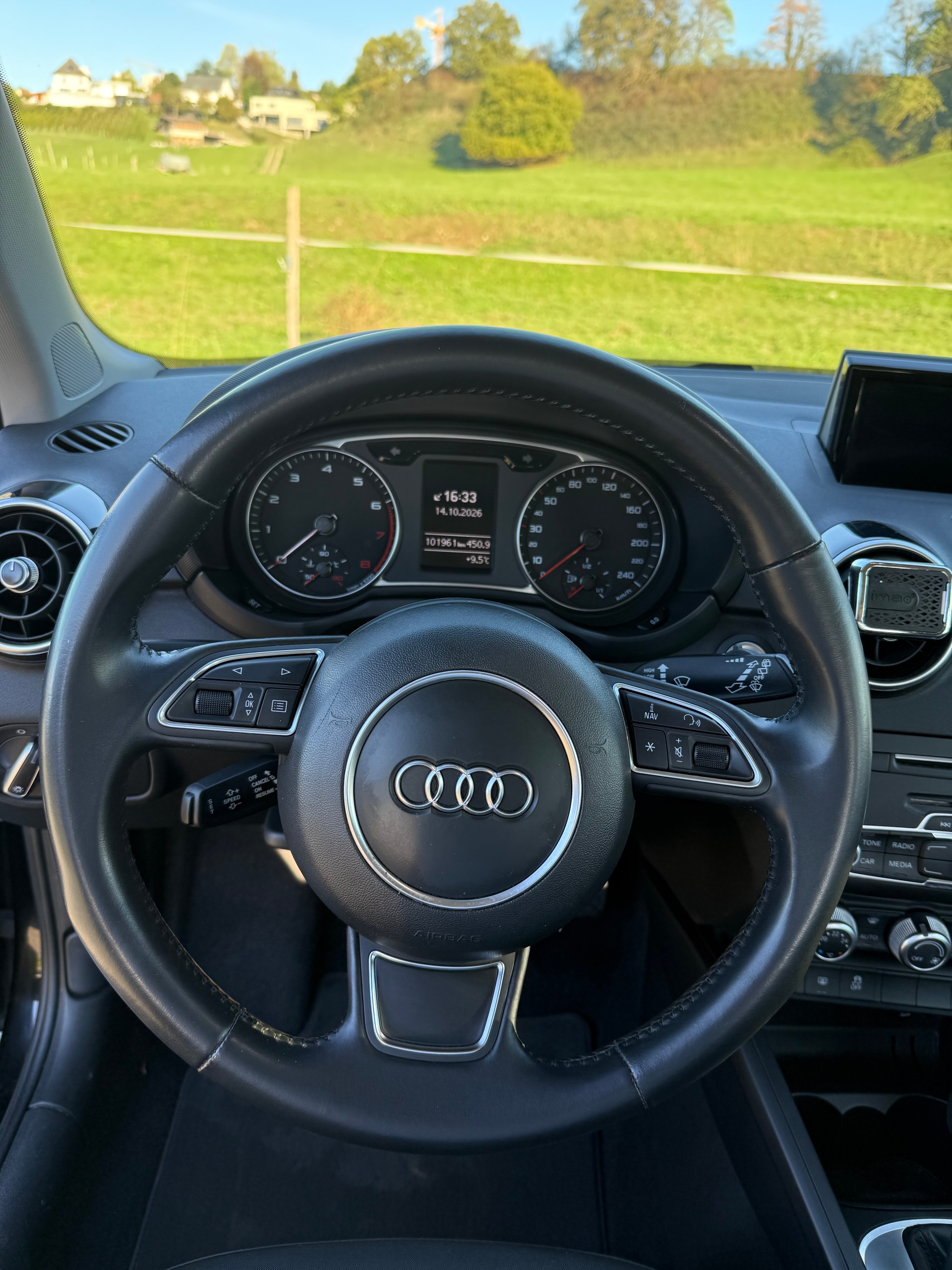 AUDI 1.0 TFSI ultra S-Tronic-image-4